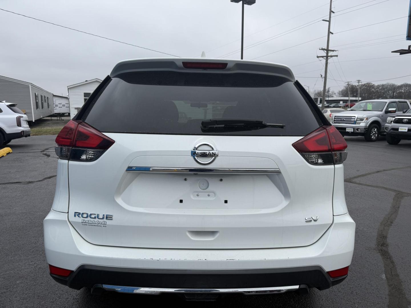 2018 WHITE /Black Nissan Rogue S 2WD (KNMAT2MT0JP) with an 2.5L L4 DOHC 16V engine, CVT transmission, located at 506 S. Kingshighway, Cape Girardeau, MO, 63703, (573) 235-5000, 37.294991, -89.553635 - 2018 Nissan Rogue S 85xxx miles Front Wheel Drive 2.5L 4 Cyl. Automatic Backup Camera Heated Seats Remote Start Power Driver Seat Bluetooth Cruise Power Windows/Locks/Mirrors We have financing available and we accept trades! Fill out a credit application on our website or come by today! - Photo#5
