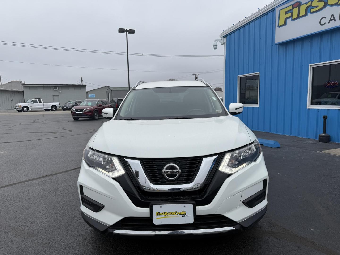 2018 WHITE /Black Nissan Rogue S 2WD (KNMAT2MT0JP) with an 2.5L L4 DOHC 16V engine, CVT transmission, located at 506 S. Kingshighway, Cape Girardeau, MO, 63703, (573) 235-5000, 37.294991, -89.553635 - 2018 Nissan Rogue S 85xxx miles Front Wheel Drive 2.5L 4 Cyl. Automatic Backup Camera Heated Seats Remote Start Power Driver Seat Bluetooth Cruise Power Windows/Locks/Mirrors We have financing available and we accept trades! Fill out a credit application on our website or come by today! - Photo#1
