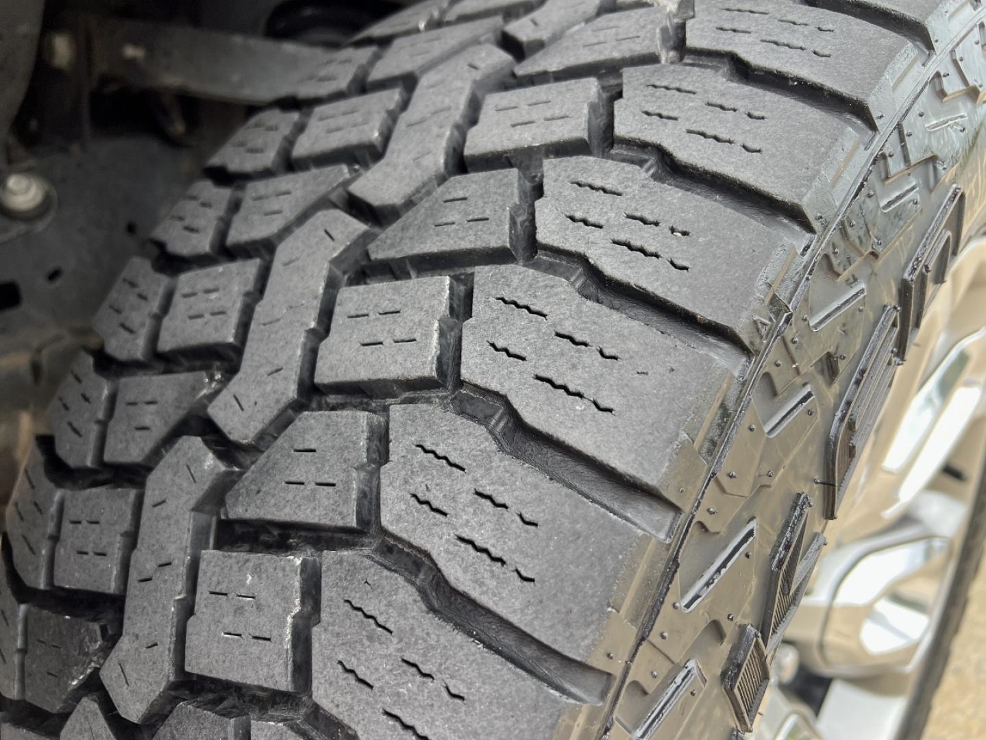 2019 RED /Black Leather RAM 1500 Laramie Crew Cab SWB 4WD (1C6SRFJT2KN) with an 5.7L V8 HEMI engine, Automatic transmission, located at 2990 Old Orchard Rd., Jackson, MO, 63755, 37.354214, -89.612106 - 2019 Ram 1500 Laramie 125xxx miles 4x4 5.7L V8 HEMI Automatic Leather Power/Heated/Cooled Seats Heated Steering Wheel Backup Camera Sunroof Bluetooth Remote Start Cruise Power Windows/Locks/Mirrors We have financing available and we accept trades! Fill out a credit application on our w - Photo#43