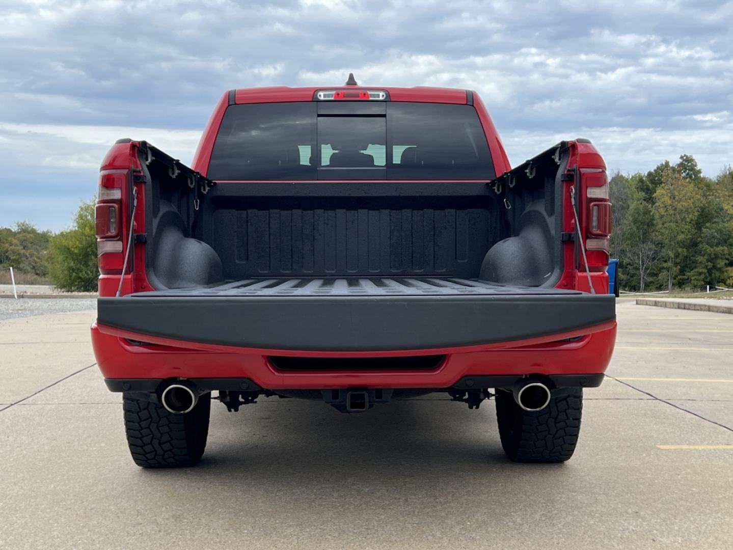 2019 RED /Black Leather RAM 1500 Laramie Crew Cab SWB 4WD (1C6SRFJT2KN) with an 5.7L V8 HEMI engine, Automatic transmission, located at 2990 Old Orchard Rd., Jackson, MO, 63755, 37.354214, -89.612106 - 2019 Ram 1500 Laramie 125xxx miles 4x4 5.7L V8 HEMI Automatic Leather Power/Heated/Cooled Seats Heated Steering Wheel Backup Camera Sunroof Bluetooth Remote Start Cruise Power Windows/Locks/Mirrors We have financing available and we accept trades! Fill out a credit application on our w - Photo#21