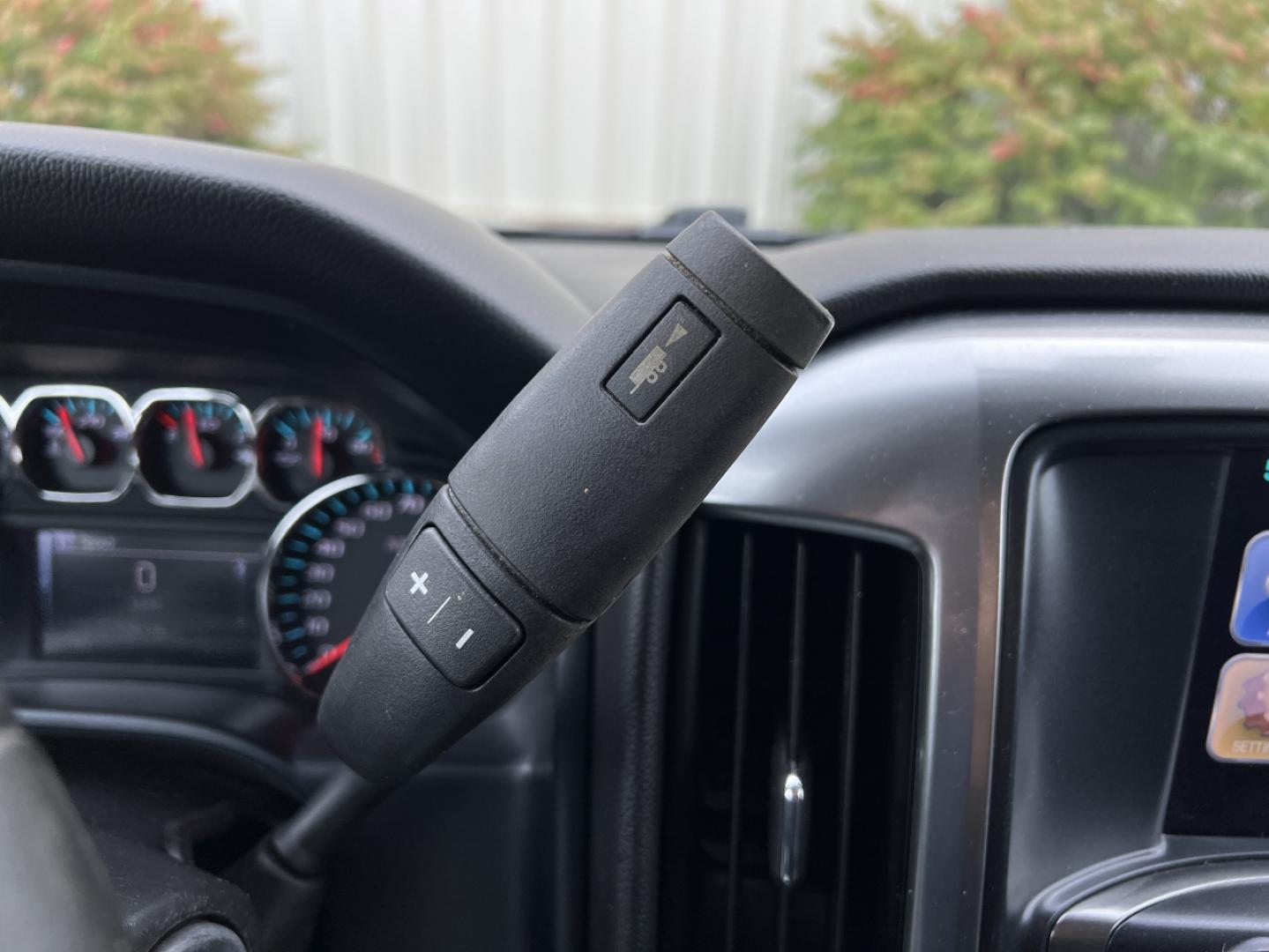 2017 GRAY /Black Cloth Chevrolet Silverado 1500 LT Crew Cab 4WD (3GCUKREC5HG) with an 5.3L V8 engine, Automatic transmission, located at 2990 Old Orchard Rd., Jackson, MO, 63755, 37.354214, -89.612106 - 2017 Chevrolet Silverado 1500 LT 126xxx miles 4x4 5.3L V8 Automatic Backup Camera Bluetooth Remote Start Cruise Power Windows/Locks/Mirrors We have financing available and we accept trades! Fill out a credit application on our website or come by today! If you have any questions, give us a - Photo#23