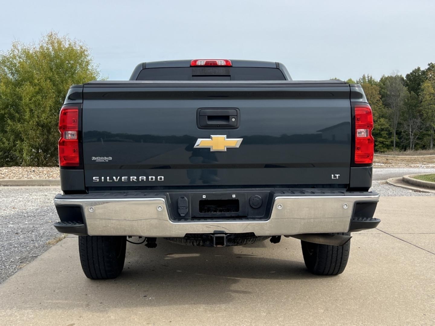 2017 GRAY /Black Cloth Chevrolet Silverado 1500 LT Crew Cab 4WD (3GCUKREC5HG) with an 5.3L V8 engine, Automatic transmission, located at 2990 Old Orchard Rd., Jackson, MO, 63755, 37.354214, -89.612106 - 2017 Chevrolet Silverado 1500 LT 126xxx miles 4x4 5.3L V8 Automatic Backup Camera Bluetooth Remote Start Cruise Power Windows/Locks/Mirrors We have financing available and we accept trades! Fill out a credit application on our website or come by today! If you have any questions, give us a - Photo#11