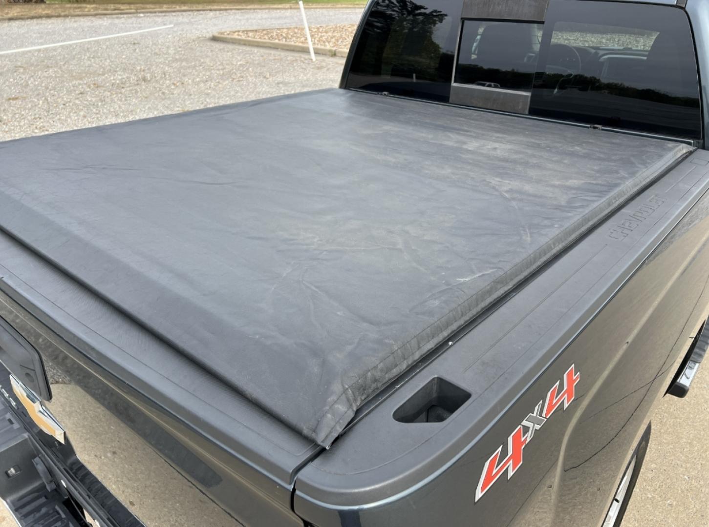 2017 GRAY /Black Cloth Chevrolet Silverado 1500 LT Crew Cab 4WD (3GCUKREC5HG) with an 5.3L V8 engine, Automatic transmission, located at 2990 Old Orchard Rd., Jackson, MO, 63755, 37.354214, -89.612106 - 2017 Chevrolet Silverado 1500 LT 126xxx miles 4x4 5.3L V8 Automatic Backup Camera Bluetooth Remote Start Cruise Power Windows/Locks/Mirrors We have financing available and we accept trades! Fill out a credit application on our website or come by today! If you have any questions, give us a - Photo#21