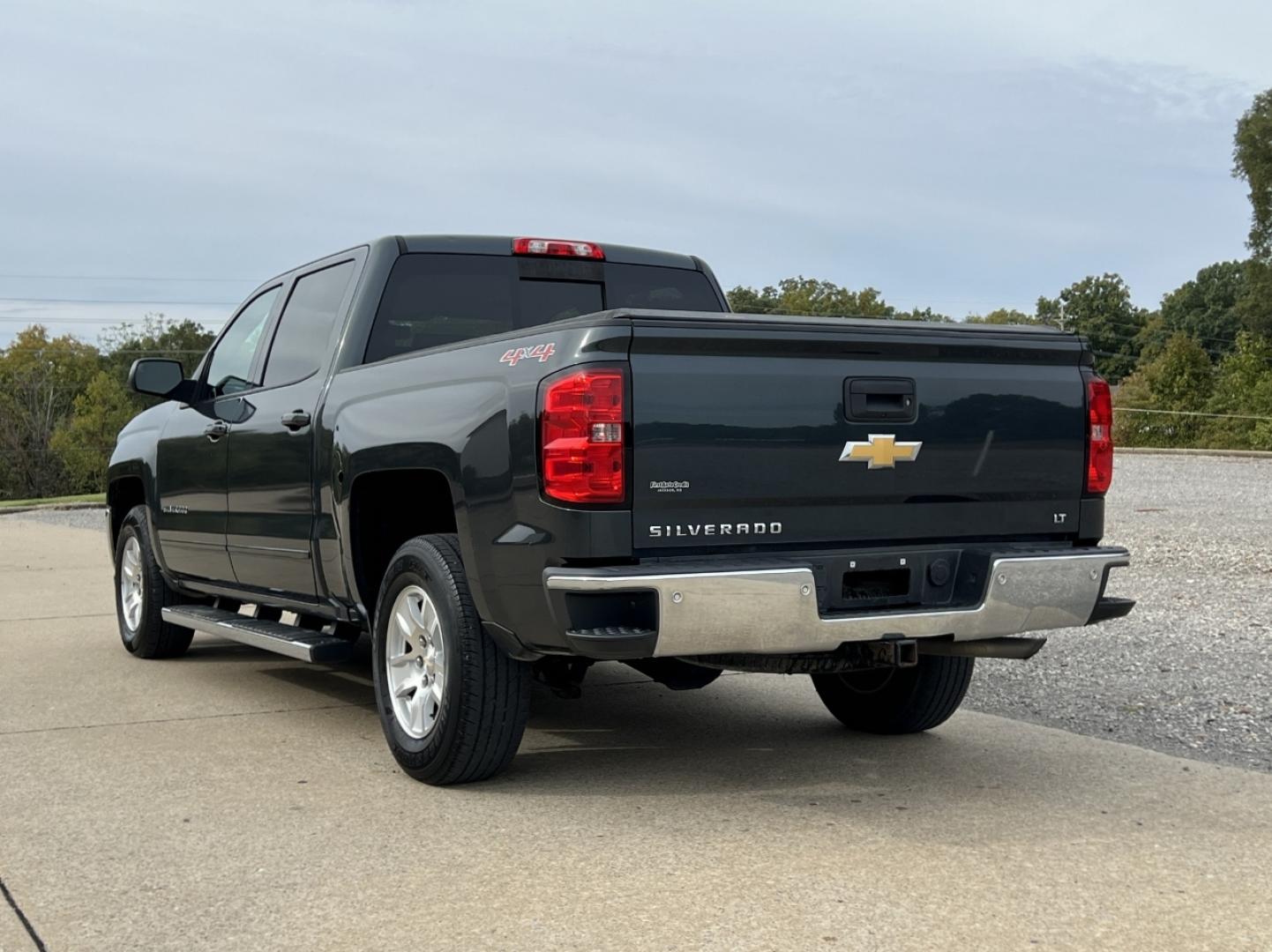 2017 GRAY /Black Cloth Chevrolet Silverado 1500 LT Crew Cab 4WD (3GCUKREC5HG) with an 5.3L V8 engine, Automatic transmission, located at 2990 Old Orchard Rd., Jackson, MO, 63755, 37.354214, -89.612106 - 2017 Chevrolet Silverado 1500 LT 126xxx miles 4x4 5.3L V8 Automatic Backup Camera Bluetooth Remote Start Cruise Power Windows/Locks/Mirrors We have financing available and we accept trades! Fill out a credit application on our website or come by today! If you have any questions, give us a - Photo#10