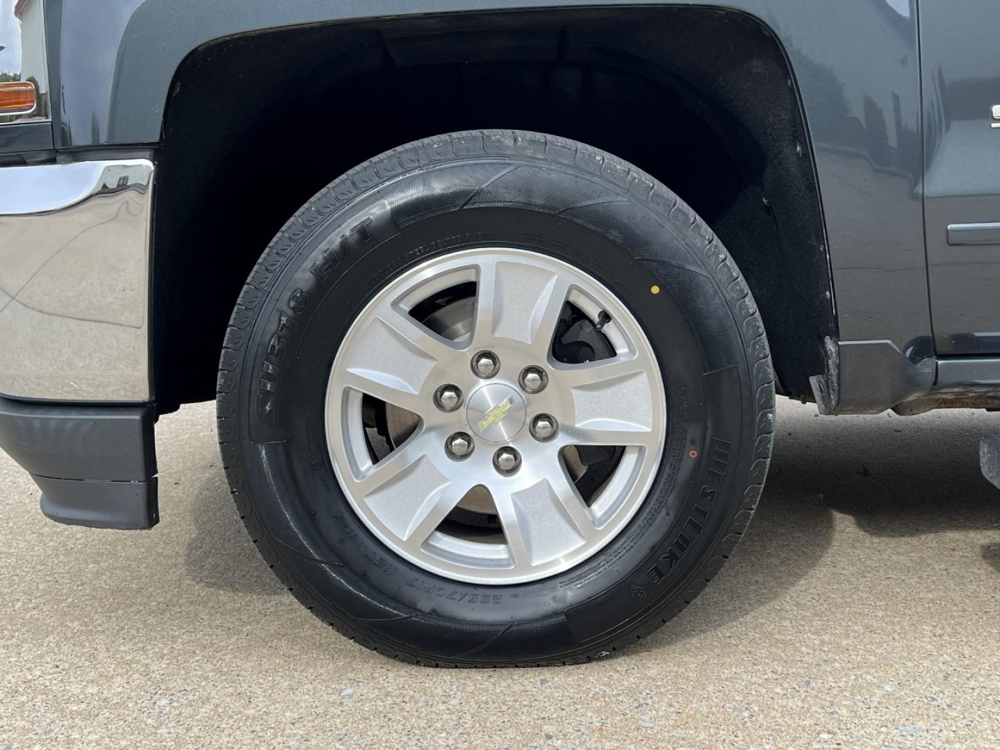 2017 GRAY /Black Cloth Chevrolet Silverado 1500 LT Crew Cab 4WD (3GCUKREC5HG) with an 5.3L V8 engine, Automatic transmission, located at 2990 Old Orchard Rd., Jackson, MO, 63755, 37.354214, -89.612106 - 2017 Chevrolet Silverado 1500 LT 126xxx miles 4x4 5.3L V8 Automatic Backup Camera Bluetooth Remote Start Cruise Power Windows/Locks/Mirrors We have financing available and we accept trades! Fill out a credit application on our website or come by today! If you have any questions, give us a - Photo#33