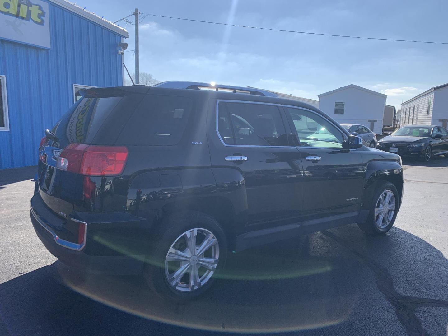 2017 GRAY /Black/Tan Leather GMC Terrain SLT AWD (2GKFLUEK8H6) with an 2.4L 4 Cyl. engine, Automatic transmission, located at 506 S. Kingshighway, Cape Girardeau, MO, 63703, (573) 235-5000, 37.294991, -89.553635 - 2017 GMC Terrain SLT 1-Owner 166xxx miles All Wheel Drive 2.4L 4 Cyl. Automatic Leather Backup Camera Power Driver Seat Heated Seats Bluetooth Remote Start Cruise Power Windows/Locks/Mirrors We have financing available and we accept trades! Fill out a credit application on our website - Photo#7