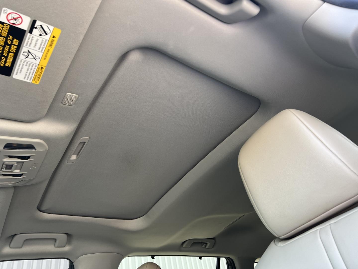 2022 GRAY /Tan Leather Toyota Highlander XLE AWD V6 (5TDGZRBH3NS) with an 3.5L V6 engine, Automatic transmission, located at 506 S. Kingshighway, Cape Girardeau, MO, 63703, (573) 235-5000, 37.294991, -89.553635 - 2022 Toyota Highlander XLE 1-Owner 110xxx miles All Wheel Drive 3.5L V6 Automatic Leather 3rd Row Backup Camera Power/Heated Seats Sunroof Bluetooth Cruise Power Windows/Locks/Mirrors We have financing available and we accept trades! Fill out a credit application on our website or come - Photo#4