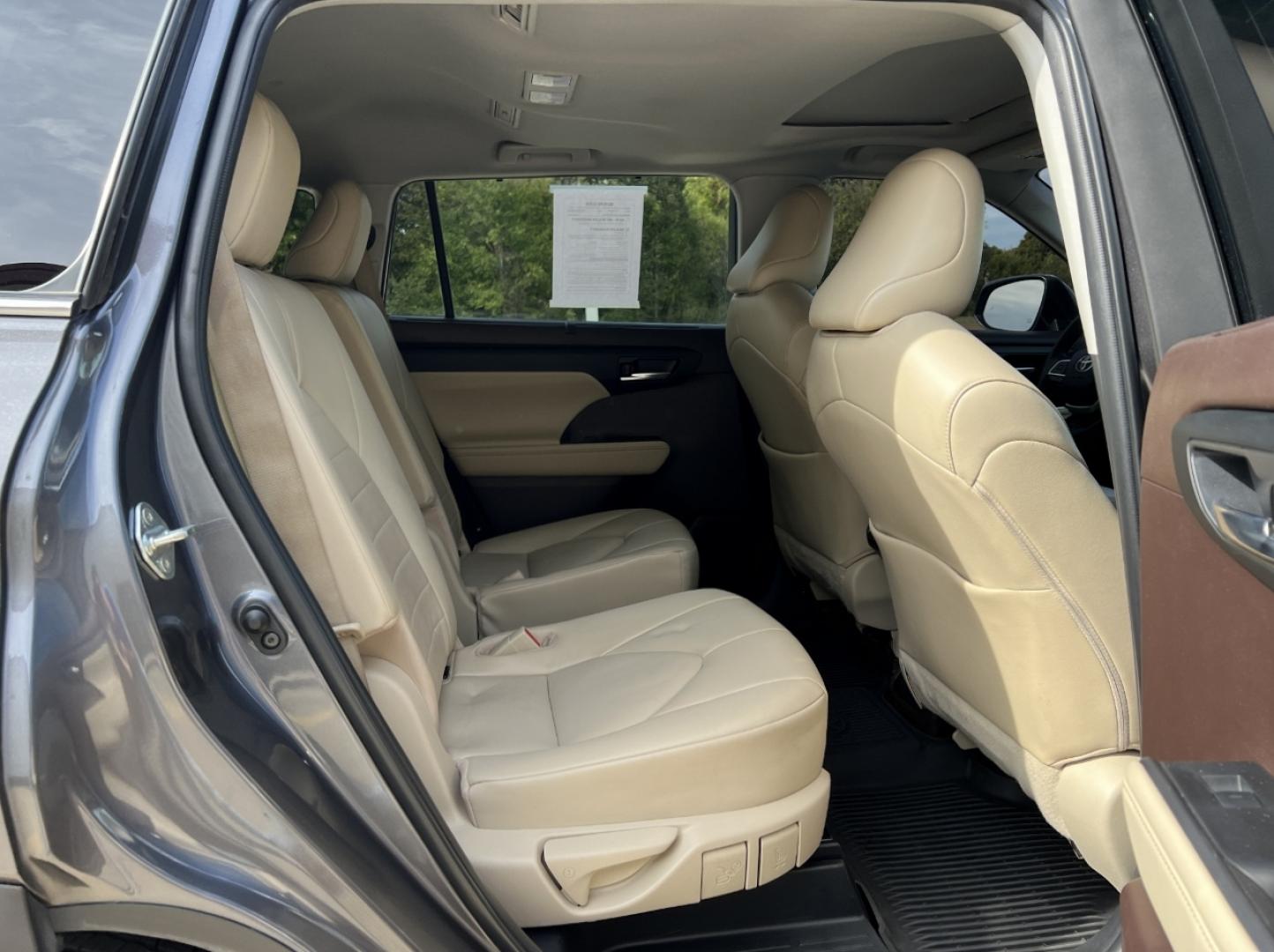 2022 GRAY /Tan Leather Toyota Highlander XLE AWD V6 (5TDGZRBH3NS) with an 3.5L V6 engine, Automatic transmission, located at 506 S. Kingshighway, Cape Girardeau, MO, 63703, (573) 235-5000, 37.294991, -89.553635 - 2022 Toyota Highlander XLE 1-Owner 110xxx miles All Wheel Drive 3.5L V6 Automatic Leather 3rd Row Backup Camera Power/Heated Seats Sunroof Bluetooth Cruise Power Windows/Locks/Mirrors We have financing available and we accept trades! Fill out a credit application on our website or come - Photo#18