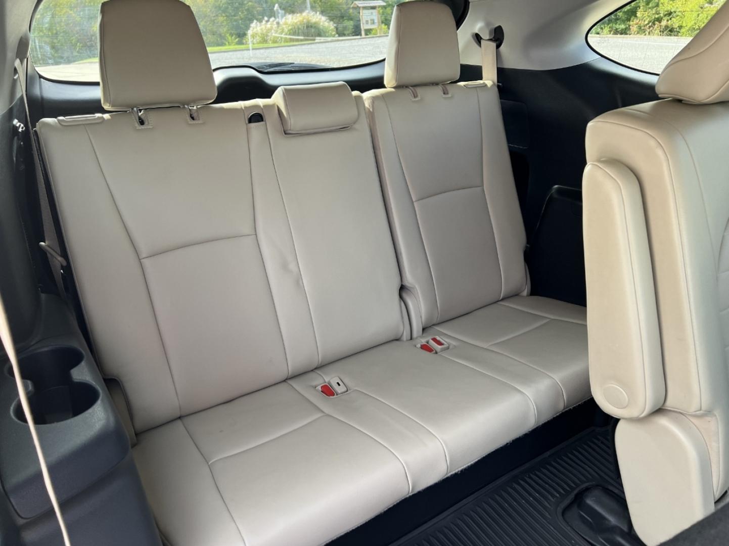 2022 GRAY /Tan Leather Toyota Highlander XLE AWD V6 (5TDGZRBH3NS) with an 3.5L V6 engine, Automatic transmission, located at 506 S. Kingshighway, Cape Girardeau, MO, 63703, (573) 235-5000, 37.294991, -89.553635 - 2022 Toyota Highlander XLE 1-Owner 110xxx miles All Wheel Drive 3.5L V6 Automatic Leather 3rd Row Backup Camera Power/Heated Seats Sunroof Bluetooth Cruise Power Windows/Locks/Mirrors We have financing available and we accept trades! Fill out a credit application on our website or come - Photo#19