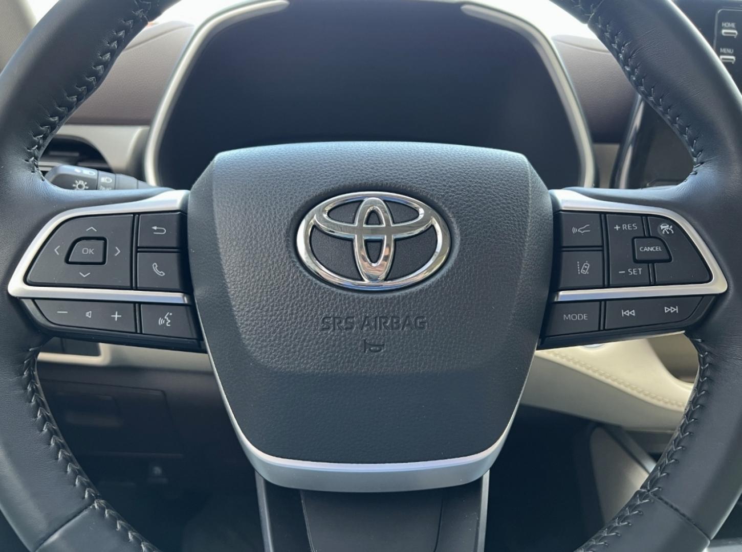 2022 GRAY /Tan Leather Toyota Highlander XLE AWD V6 (5TDGZRBH3NS) with an 3.5L V6 engine, Automatic transmission, located at 506 S. Kingshighway, Cape Girardeau, MO, 63703, (573) 235-5000, 37.294991, -89.553635 - 2022 Toyota Highlander XLE 1-Owner 110xxx miles All Wheel Drive 3.5L V6 Automatic Leather 3rd Row Backup Camera Power/Heated Seats Sunroof Bluetooth Cruise Power Windows/Locks/Mirrors We have financing available and we accept trades! Fill out a credit application on our website or come - Photo#24