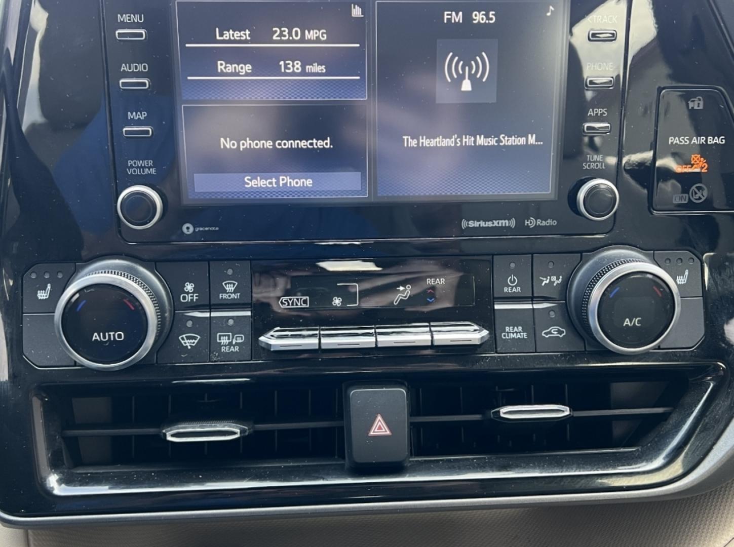 2022 GRAY /Tan Leather Toyota Highlander XLE AWD V6 (5TDGZRBH3NS) with an 3.5L V6 engine, Automatic transmission, located at 506 S. Kingshighway, Cape Girardeau, MO, 63703, (573) 235-5000, 37.294991, -89.553635 - 2022 Toyota Highlander XLE 1-Owner 110xxx miles All Wheel Drive 3.5L V6 Automatic Leather 3rd Row Backup Camera Power/Heated Seats Sunroof Bluetooth Cruise Power Windows/Locks/Mirrors We have financing available and we accept trades! Fill out a credit application on our website or come - Photo#3