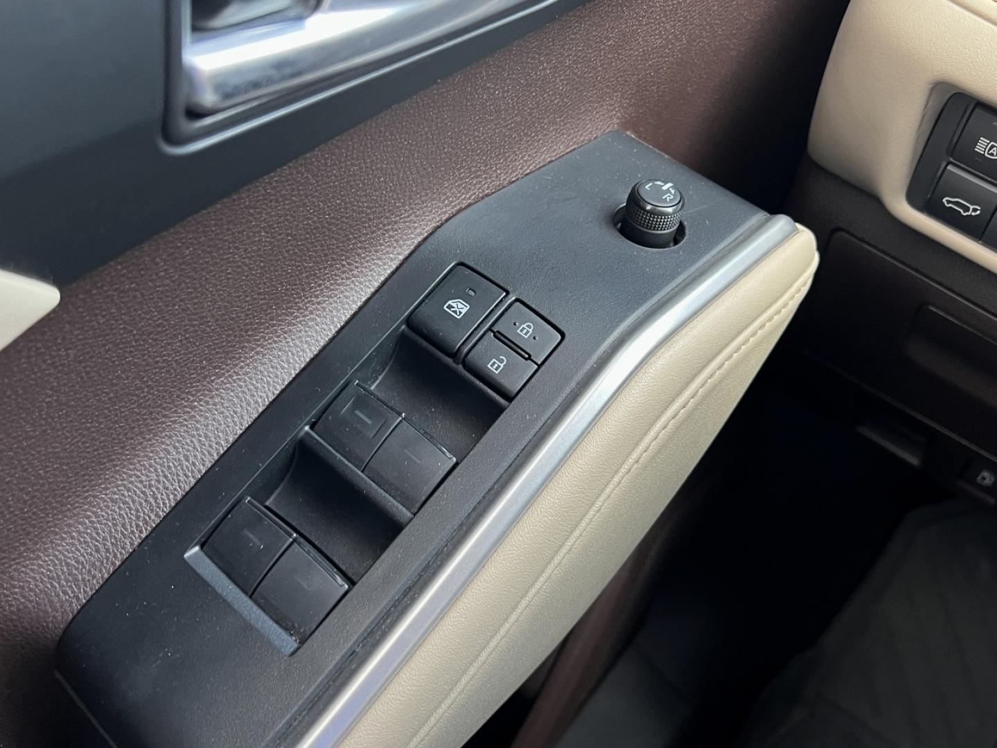 2022 GRAY /Tan Leather Toyota Highlander XLE AWD V6 (5TDGZRBH3NS) with an 3.5L V6 engine, Automatic transmission, located at 506 S. Kingshighway, Cape Girardeau, MO, 63703, (573) 235-5000, 37.294991, -89.553635 - 2022 Toyota Highlander XLE 1-Owner 110xxx miles All Wheel Drive 3.5L V6 Automatic Leather 3rd Row Backup Camera Power/Heated Seats Sunroof Bluetooth Cruise Power Windows/Locks/Mirrors We have financing available and we accept trades! Fill out a credit application on our website or come - Photo#31