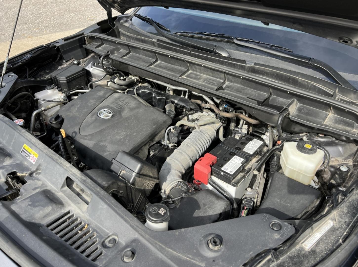 2022 GRAY /Tan Leather Toyota Highlander XLE AWD V6 (5TDGZRBH3NS) with an 3.5L V6 engine, Automatic transmission, located at 506 S. Kingshighway, Cape Girardeau, MO, 63703, (573) 235-5000, 37.294991, -89.553635 - 2022 Toyota Highlander XLE 1-Owner 110xxx miles All Wheel Drive 3.5L V6 Automatic Leather 3rd Row Backup Camera Power/Heated Seats Sunroof Bluetooth Cruise Power Windows/Locks/Mirrors We have financing available and we accept trades! Fill out a credit application on our website or come - Photo#37