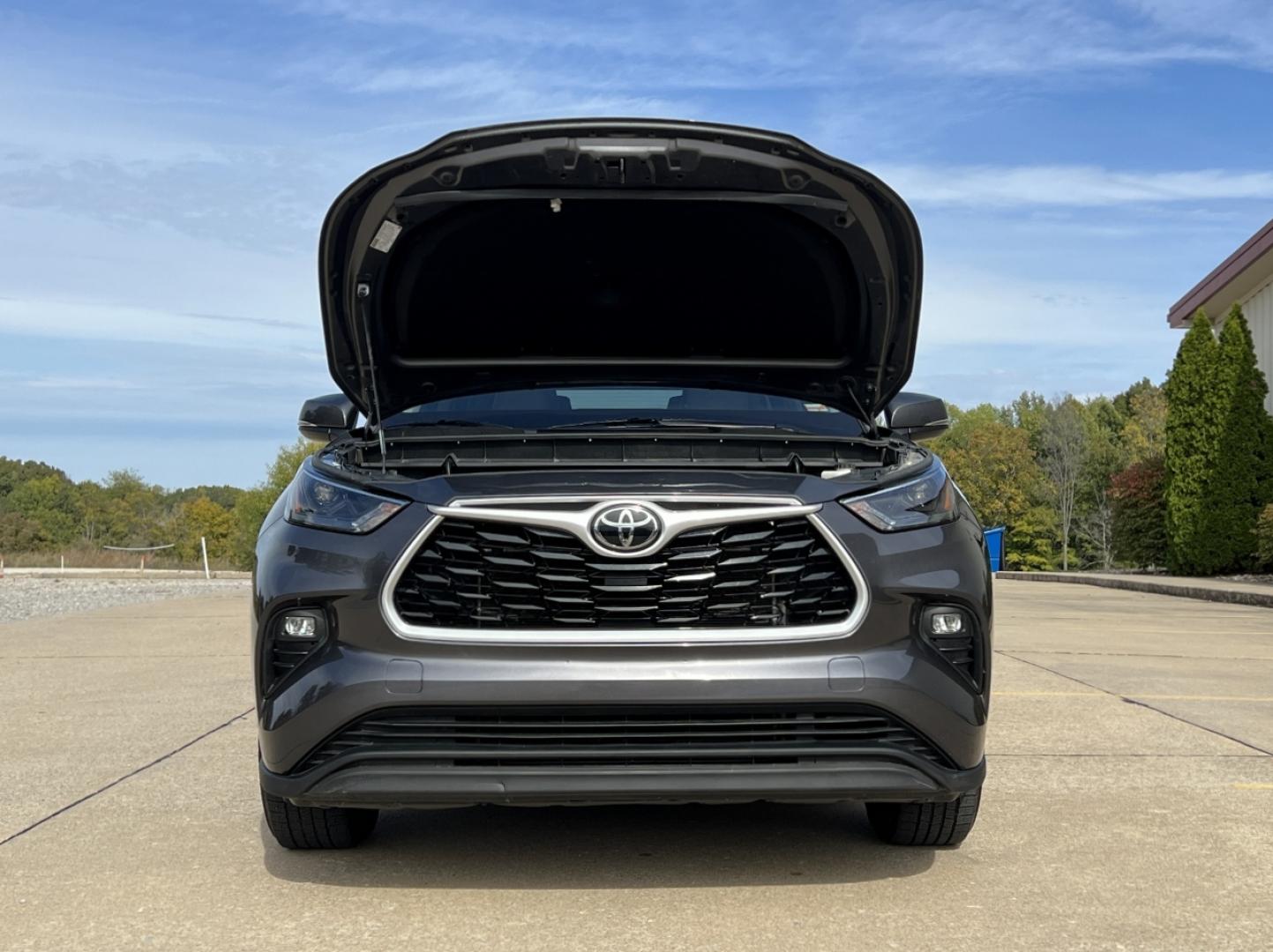 2022 GRAY /Tan Leather Toyota Highlander XLE AWD V6 (5TDGZRBH3NS) with an 3.5L V6 engine, Automatic transmission, located at 506 S. Kingshighway, Cape Girardeau, MO, 63703, (573) 235-5000, 37.294991, -89.553635 - 2022 Toyota Highlander XLE 1-Owner 110xxx miles All Wheel Drive 3.5L V6 Automatic Leather 3rd Row Backup Camera Power/Heated Seats Sunroof Bluetooth Cruise Power Windows/Locks/Mirrors We have financing available and we accept trades! Fill out a credit application on our website or come - Photo#36