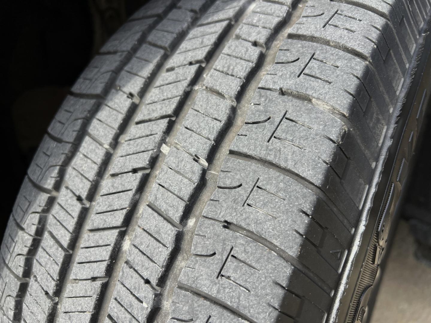 2022 GRAY /Tan Leather Toyota Highlander XLE AWD V6 (5TDGZRBH3NS) with an 3.5L V6 engine, Automatic transmission, located at 506 S. Kingshighway, Cape Girardeau, MO, 63703, (573) 235-5000, 37.294991, -89.553635 - 2022 Toyota Highlander XLE 1-Owner 110xxx miles All Wheel Drive 3.5L V6 Automatic Leather 3rd Row Backup Camera Power/Heated Seats Sunroof Bluetooth Cruise Power Windows/Locks/Mirrors We have financing available and we accept trades! Fill out a credit application on our website or come - Photo#44