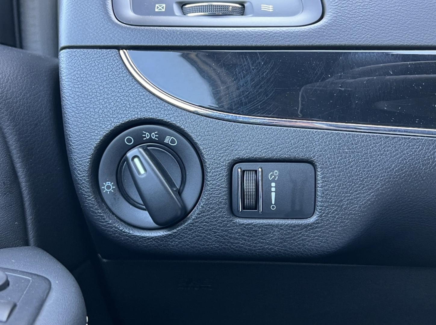 2015 WHITE /Black Cloth Dodge Grand Caravan SE (2C4RDGBG4FR) with an 3.6L V6 engine, Automatic transmission, located at 2990 Old Orchard Rd., Jackson, MO, 63755, 37.354214, -89.612106 - 2015 Dodge Grand Caravan SE 134xxx miles Front Wheel Drive 3.6L V6 Automatic 3rd Row Backup Camera Bluetooth Cruise Power Windows/Locks/Mirrors We have financing available and we accept trades! Fill out a credit application on our website or come by today! If you have any questions, give - Photo#25