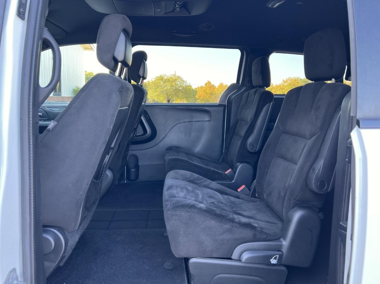 2015 WHITE /Black Cloth Dodge Grand Caravan SE (2C4RDGBG4FR) with an 3.6L V6 engine, Automatic transmission, located at 2990 Old Orchard Rd., Jackson, MO, 63755, 37.354214, -89.612106 - 2015 Dodge Grand Caravan SE 134xxx miles Front Wheel Drive 3.6L V6 Automatic 3rd Row Backup Camera Bluetooth Cruise Power Windows/Locks/Mirrors We have financing available and we accept trades! Fill out a credit application on our website or come by today! If you have any questions, give - Photo#14