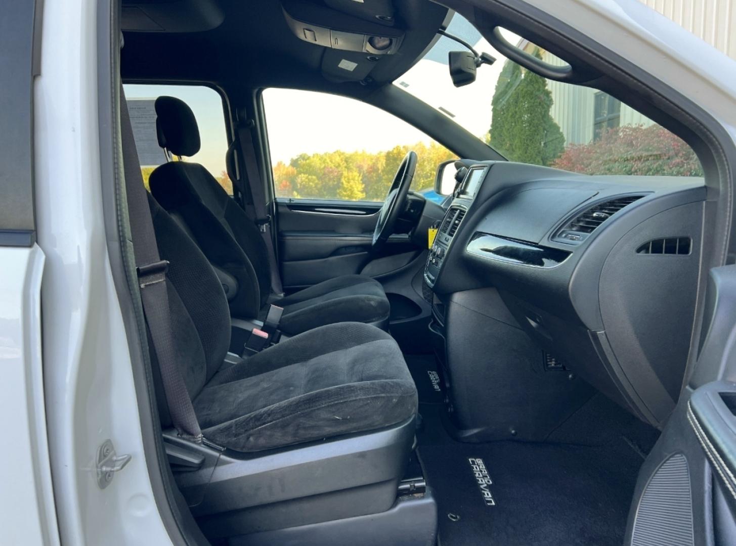 2015 WHITE /Black Cloth Dodge Grand Caravan SE (2C4RDGBG4FR) with an 3.6L V6 engine, Automatic transmission, located at 2990 Old Orchard Rd., Jackson, MO, 63755, 37.354214, -89.612106 - 2015 Dodge Grand Caravan SE 134xxx miles Front Wheel Drive 3.6L V6 Automatic 3rd Row Backup Camera Bluetooth Cruise Power Windows/Locks/Mirrors We have financing available and we accept trades! Fill out a credit application on our website or come by today! If you have any questions, give - Photo#13