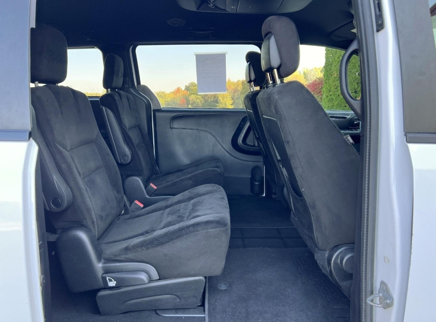 2015 WHITE /Black Cloth Dodge Grand Caravan SE (2C4RDGBG4FR) with an 3.6L V6 engine, Automatic transmission, located at 2990 Old Orchard Rd., Jackson, MO, 63755, 37.354214, -89.612106 - 2015 Dodge Grand Caravan SE 134xxx miles Front Wheel Drive 3.6L V6 Automatic 3rd Row Backup Camera Bluetooth Cruise Power Windows/Locks/Mirrors We have financing available and we accept trades! Fill out a credit application on our website or come by today! If you have any questions, give - Photo#15