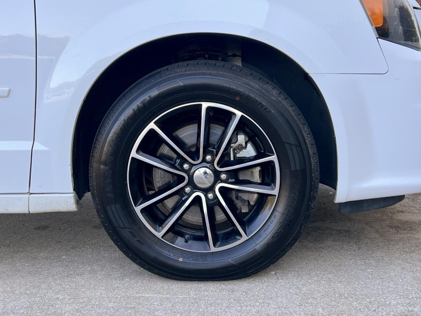 2015 WHITE /Black Cloth Dodge Grand Caravan SE (2C4RDGBG4FR) with an 3.6L V6 engine, Automatic transmission, located at 2990 Old Orchard Rd., Jackson, MO, 63755, 37.354214, -89.612106 - 2015 Dodge Grand Caravan SE 134xxx miles Front Wheel Drive 3.6L V6 Automatic 3rd Row Backup Camera Bluetooth Cruise Power Windows/Locks/Mirrors We have financing available and we accept trades! Fill out a credit application on our website or come by today! If you have any questions, give - Photo#34