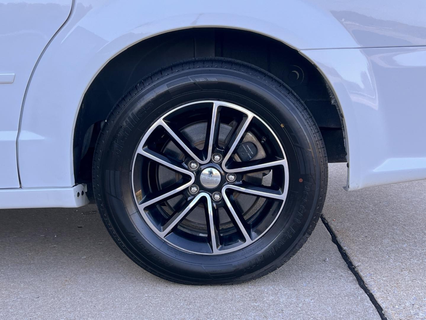 2015 WHITE /Black Cloth Dodge Grand Caravan SE (2C4RDGBG4FR) with an 3.6L V6 engine, Automatic transmission, located at 2990 Old Orchard Rd., Jackson, MO, 63755, 37.354214, -89.612106 - 2015 Dodge Grand Caravan SE 134xxx miles Front Wheel Drive 3.6L V6 Automatic 3rd Row Backup Camera Bluetooth Cruise Power Windows/Locks/Mirrors We have financing available and we accept trades! Fill out a credit application on our website or come by today! If you have any questions, give - Photo#32