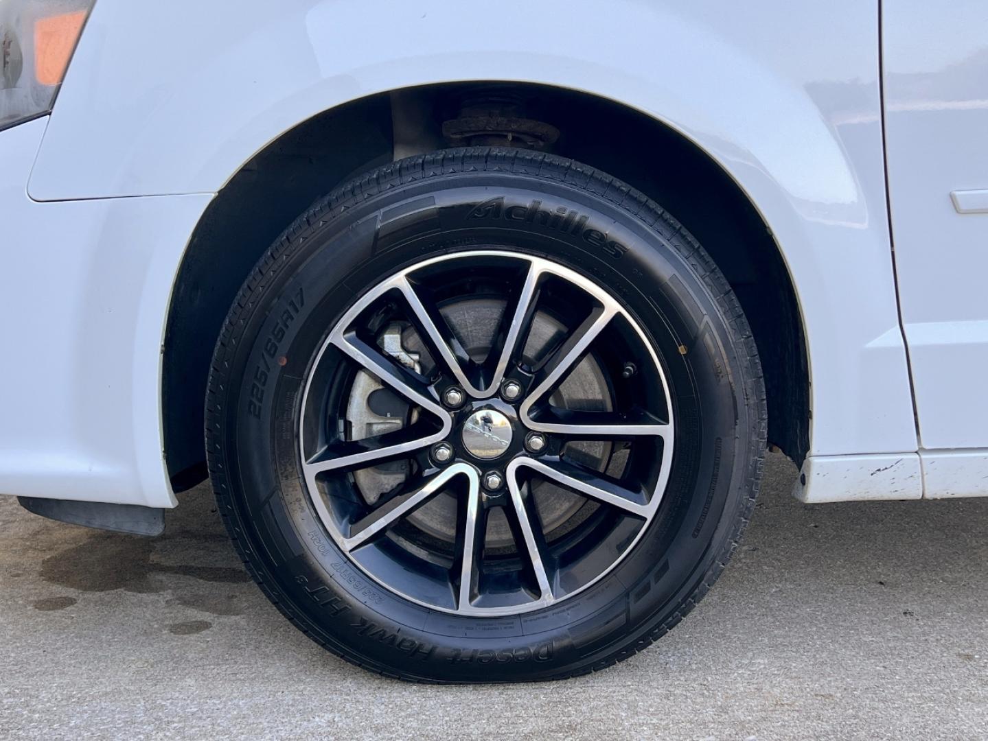 2015 WHITE /Black Cloth Dodge Grand Caravan SE (2C4RDGBG4FR) with an 3.6L V6 engine, Automatic transmission, located at 2990 Old Orchard Rd., Jackson, MO, 63755, 37.354214, -89.612106 - 2015 Dodge Grand Caravan SE 134xxx miles Front Wheel Drive 3.6L V6 Automatic 3rd Row Backup Camera Bluetooth Cruise Power Windows/Locks/Mirrors We have financing available and we accept trades! Fill out a credit application on our website or come by today! If you have any questions, give - Photo#31