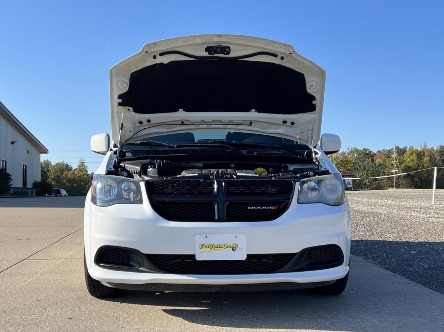 2015 WHITE /Black Cloth Dodge Grand Caravan SE (2C4RDGBG4FR) with an 3.6L V6 engine, Automatic transmission, located at 2990 Old Orchard Rd., Jackson, MO, 63755, 37.354214, -89.612106 - 2015 Dodge Grand Caravan SE 134xxx miles Front Wheel Drive 3.6L V6 Automatic 3rd Row Backup Camera Bluetooth Cruise Power Windows/Locks/Mirrors We have financing available and we accept trades! Fill out a credit application on our website or come by today! If you have any questions, give - Photo#28
