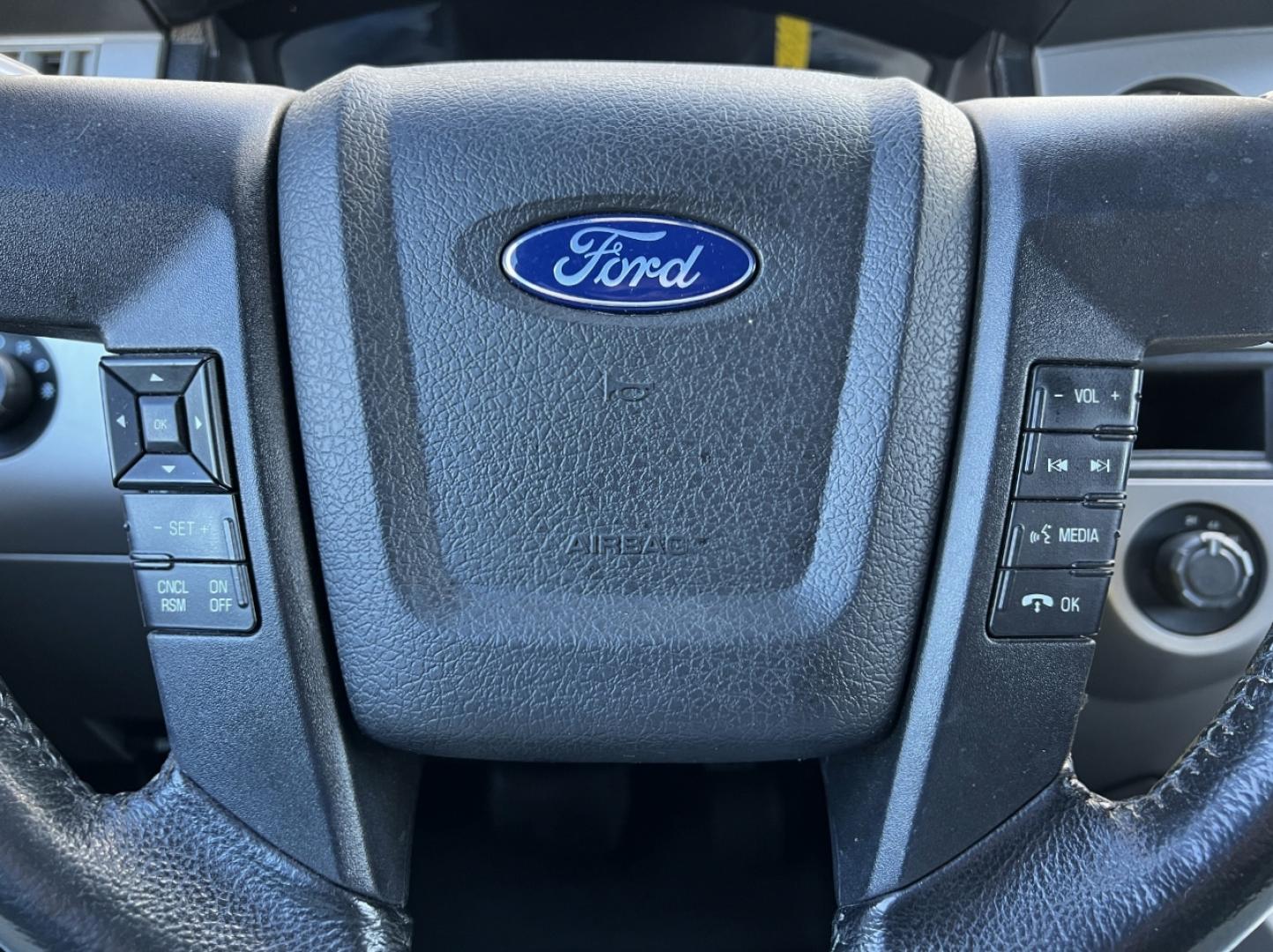 2017 WHITE /Black Cloth Ford Expedition XLT 4WD (1FMJU1JT6HE) with an 3.5L V6 engine, Automatic transmission, located at 506 S. Kingshighway, Cape Girardeau, MO, 63703, (573) 235-5000, 37.294991, -89.553635 - 2017 Ford Expedition XLT 146xxx miles 4 Wheel Drive 3.5L V6 Automatic 3rd Row Backup Camera Power Driver Seat Bluetooth Cruise Power Windows/Locks/Mirrors We have financing available and we accept trades! Fill out a credit application on our website or come by today! If you have any ques - Photo#21