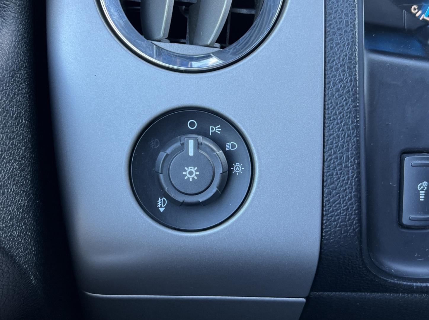 2017 WHITE /Black Cloth Ford Expedition XLT 4WD (1FMJU1JT6HE) with an 3.5L V6 engine, Automatic transmission, located at 506 S. Kingshighway, Cape Girardeau, MO, 63703, (573) 235-5000, 37.294991, -89.553635 - 2017 Ford Expedition XLT 146xxx miles 4 Wheel Drive 3.5L V6 Automatic 3rd Row Backup Camera Power Driver Seat Bluetooth Cruise Power Windows/Locks/Mirrors We have financing available and we accept trades! Fill out a credit application on our website or come by today! If you have any ques - Photo#28