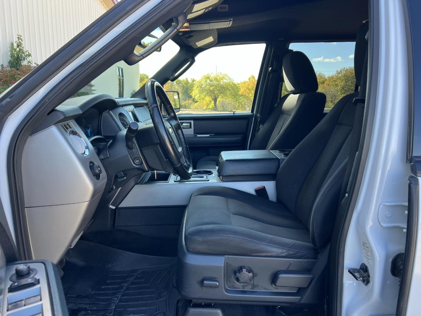 2017 WHITE /Black Cloth Ford Expedition XLT 4WD (1FMJU1JT6HE) with an 3.5L V6 engine, Automatic transmission, located at 506 S. Kingshighway, Cape Girardeau, MO, 63703, (573) 235-5000, 37.294991, -89.553635 - 2017 Ford Expedition XLT 146xxx miles 4 Wheel Drive 3.5L V6 Automatic 3rd Row Backup Camera Power Driver Seat Bluetooth Cruise Power Windows/Locks/Mirrors We have financing available and we accept trades! Fill out a credit application on our website or come by today! If you have any ques - Photo#13