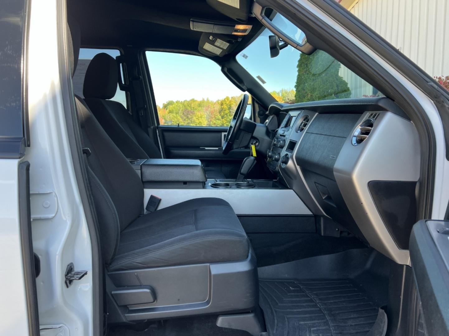 2017 WHITE /Black Cloth Ford Expedition XLT 4WD (1FMJU1JT6HE) with an 3.5L V6 engine, Automatic transmission, located at 506 S. Kingshighway, Cape Girardeau, MO, 63703, (573) 235-5000, 37.294991, -89.553635 - 2017 Ford Expedition XLT 146xxx miles 4 Wheel Drive 3.5L V6 Automatic 3rd Row Backup Camera Power Driver Seat Bluetooth Cruise Power Windows/Locks/Mirrors We have financing available and we accept trades! Fill out a credit application on our website or come by today! If you have any ques - Photo#15