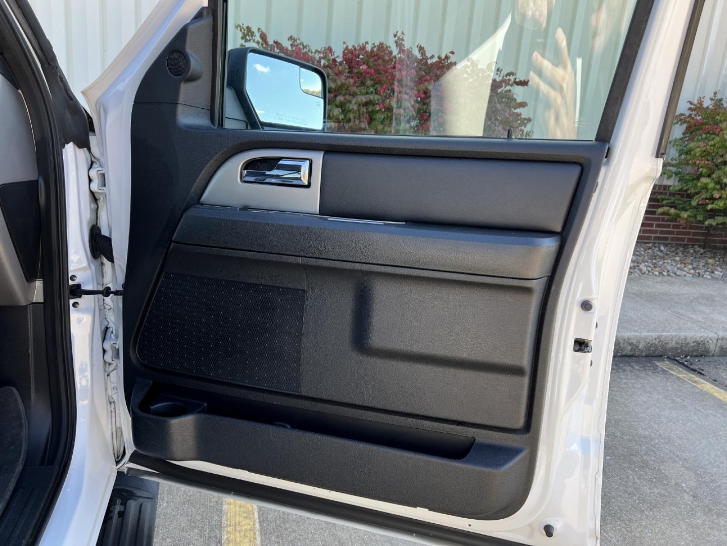 2017 WHITE /Black Cloth Ford Expedition XLT 4WD (1FMJU1JT6HE) with an 3.5L V6 engine, Automatic transmission, located at 506 S. Kingshighway, Cape Girardeau, MO, 63703, (573) 235-5000, 37.294991, -89.553635 - 2017 Ford Expedition XLT 146xxx miles 4 Wheel Drive 3.5L V6 Automatic 3rd Row Backup Camera Power Driver Seat Bluetooth Cruise Power Windows/Locks/Mirrors We have financing available and we accept trades! Fill out a credit application on our website or come by today! If you have any ques - Photo#14