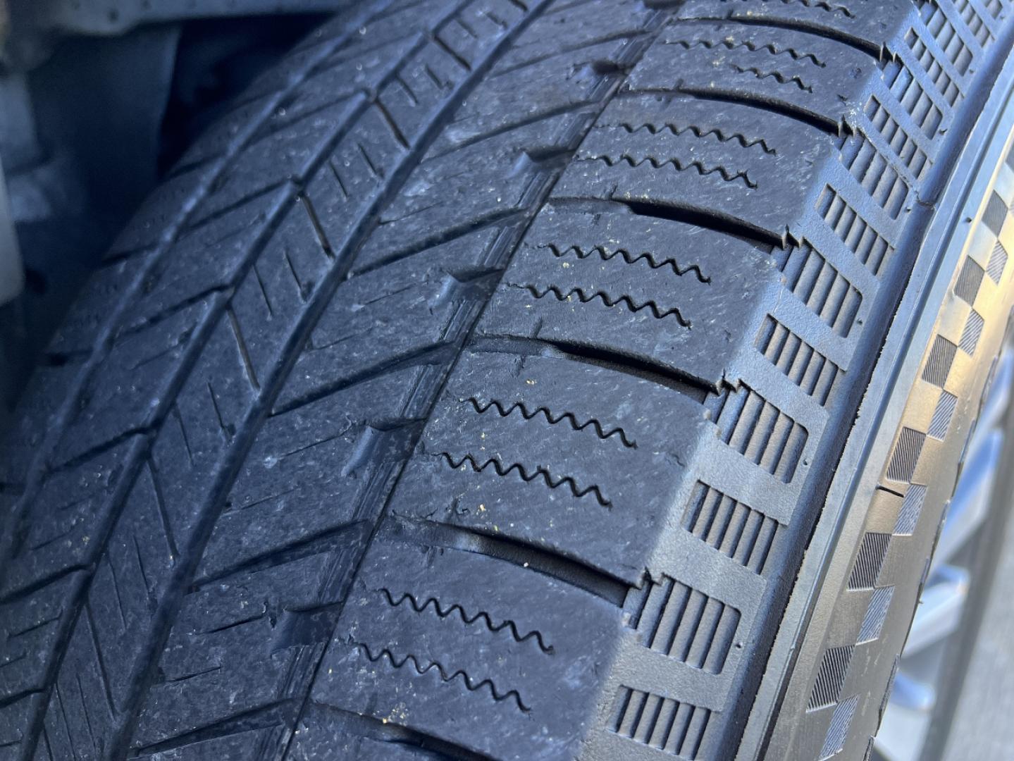 2017 WHITE /Black Cloth Ford Expedition XLT 4WD (1FMJU1JT6HE) with an 3.5L V6 engine, Automatic transmission, located at 506 S. Kingshighway, Cape Girardeau, MO, 63703, (573) 235-5000, 37.294991, -89.553635 - 2017 Ford Expedition XLT 146xxx miles 4 Wheel Drive 3.5L V6 Automatic 3rd Row Backup Camera Power Driver Seat Bluetooth Cruise Power Windows/Locks/Mirrors We have financing available and we accept trades! Fill out a credit application on our website or come by today! If you have any ques - Photo#33