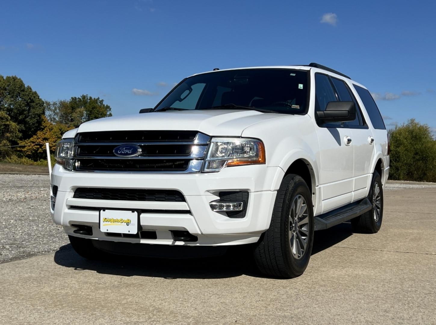 2017 WHITE /Black Cloth Ford Expedition XLT 4WD (1FMJU1JT6HE) with an 3.5L V6 engine, Automatic transmission, located at 506 S. Kingshighway, Cape Girardeau, MO, 63703, (573) 235-5000, 37.294991, -89.553635 - 2017 Ford Expedition XLT 146xxx miles 4 Wheel Drive 3.5L V6 Automatic 3rd Row Backup Camera Power Driver Seat Bluetooth Cruise Power Windows/Locks/Mirrors We have financing available and we accept trades! Fill out a credit application on our website or come by today! If you have any ques - Photo#5