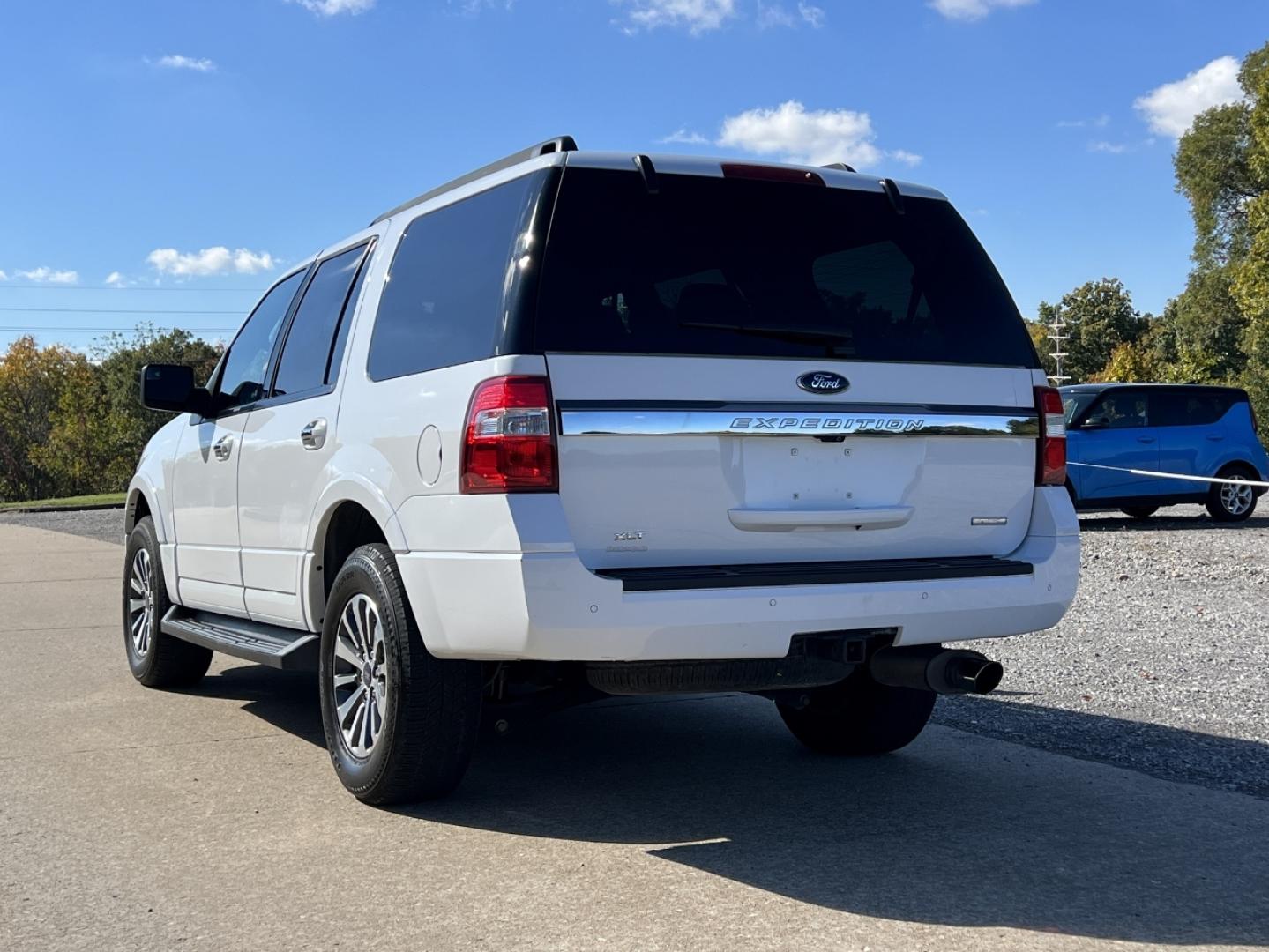 2017 WHITE /Black Cloth Ford Expedition XLT 4WD (1FMJU1JT6HE) with an 3.5L V6 engine, Automatic transmission, located at 506 S. Kingshighway, Cape Girardeau, MO, 63703, (573) 235-5000, 37.294991, -89.553635 - 2017 Ford Expedition XLT 146xxx miles 4 Wheel Drive 3.5L V6 Automatic 3rd Row Backup Camera Power Driver Seat Bluetooth Cruise Power Windows/Locks/Mirrors We have financing available and we accept trades! Fill out a credit application on our website or come by today! If you have any ques - Photo#9