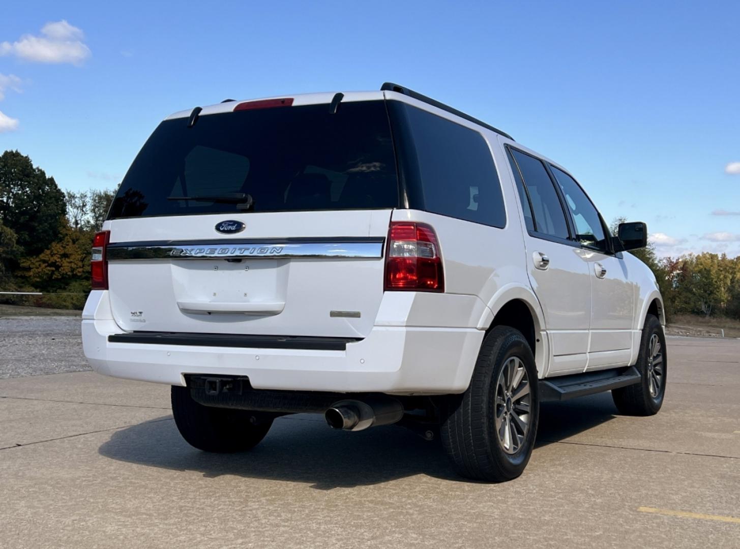 2017 WHITE /Black Cloth Ford Expedition XLT 4WD (1FMJU1JT6HE) with an 3.5L V6 engine, Automatic transmission, located at 506 S. Kingshighway, Cape Girardeau, MO, 63703, (573) 235-5000, 37.294991, -89.553635 - 2017 Ford Expedition XLT 146xxx miles 4 Wheel Drive 3.5L V6 Automatic 3rd Row Backup Camera Power Driver Seat Bluetooth Cruise Power Windows/Locks/Mirrors We have financing available and we accept trades! Fill out a credit application on our website or come by today! If you have any ques - Photo#8