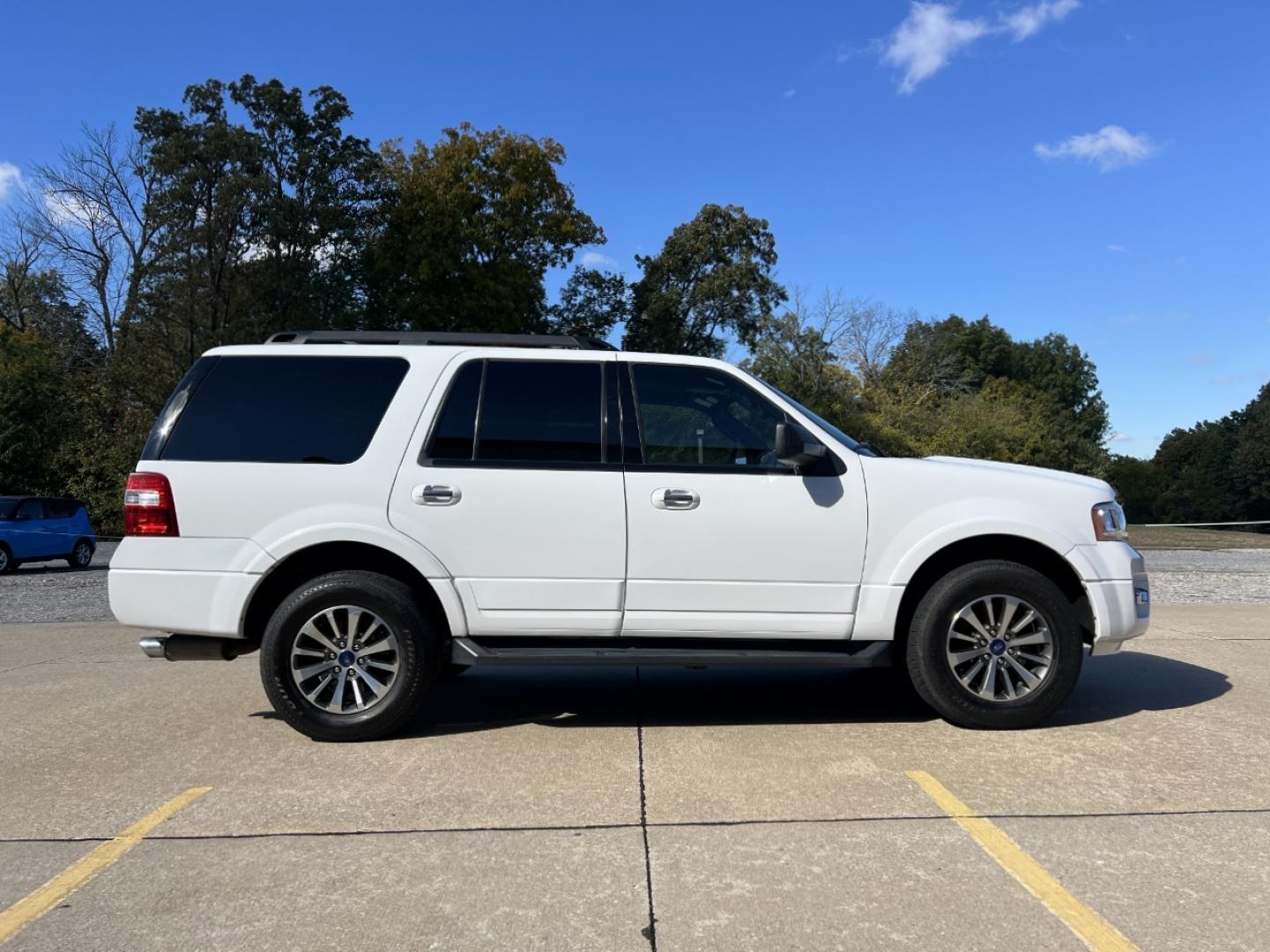 2017 WHITE /Black Cloth Ford Expedition XLT 4WD (1FMJU1JT6HE) with an 3.5L V6 engine, Automatic transmission, located at 506 S. Kingshighway, Cape Girardeau, MO, 63703, (573) 235-5000, 37.294991, -89.553635 - 2017 Ford Expedition XLT 146xxx miles 4 Wheel Drive 3.5L V6 Automatic 3rd Row Backup Camera Power Driver Seat Bluetooth Cruise Power Windows/Locks/Mirrors We have financing available and we accept trades! Fill out a credit application on our website or come by today! If you have any ques - Photo#7