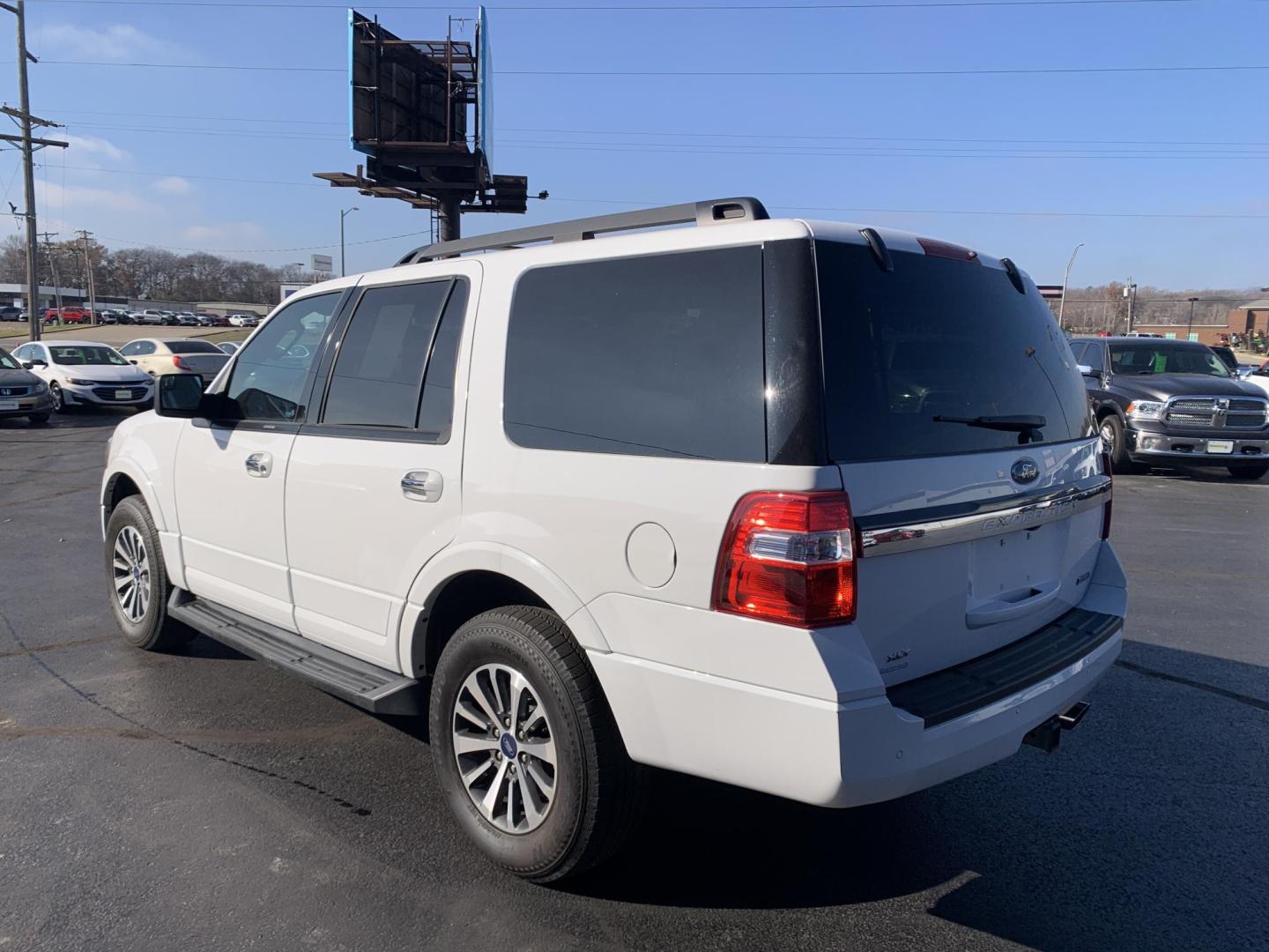 2017 WHITE /Black Cloth Ford Expedition XLT 4WD (1FMJU1JT6HE) with an 3.5L V6 engine, Automatic transmission, located at 506 S. Kingshighway, Cape Girardeau, MO, 63703, (573) 235-5000, 37.294991, -89.553635 - 2017 Ford Expedition XLT 146xxx miles 4 Wheel Drive 3.5L V6 Automatic 3rd Row Backup Camera Power Driver Seat Bluetooth Cruise Power Windows/Locks/Mirrors We have financing available and we accept trades! Fill out a credit application on our website or come by today! If you have any ques - Photo#4