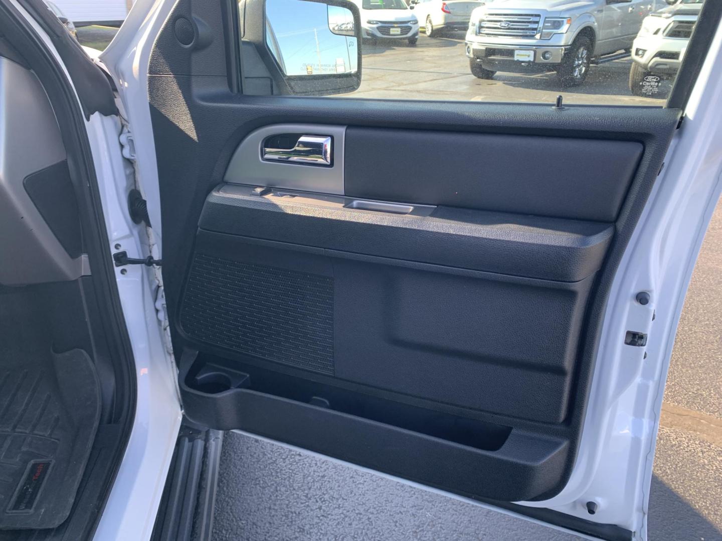 2017 WHITE /Black Cloth Ford Expedition XLT 4WD (1FMJU1JT6HE) with an 3.5L V6 engine, Automatic transmission, located at 506 S. Kingshighway, Cape Girardeau, MO, 63703, (573) 235-5000, 37.294991, -89.553635 - 2017 Ford Expedition XLT 146xxx miles 4 Wheel Drive 3.5L V6 Automatic 3rd Row Backup Camera Power Driver Seat Bluetooth Cruise Power Windows/Locks/Mirrors We have financing available and we accept trades! Fill out a credit application on our website or come by today! If you have any ques - Photo#13