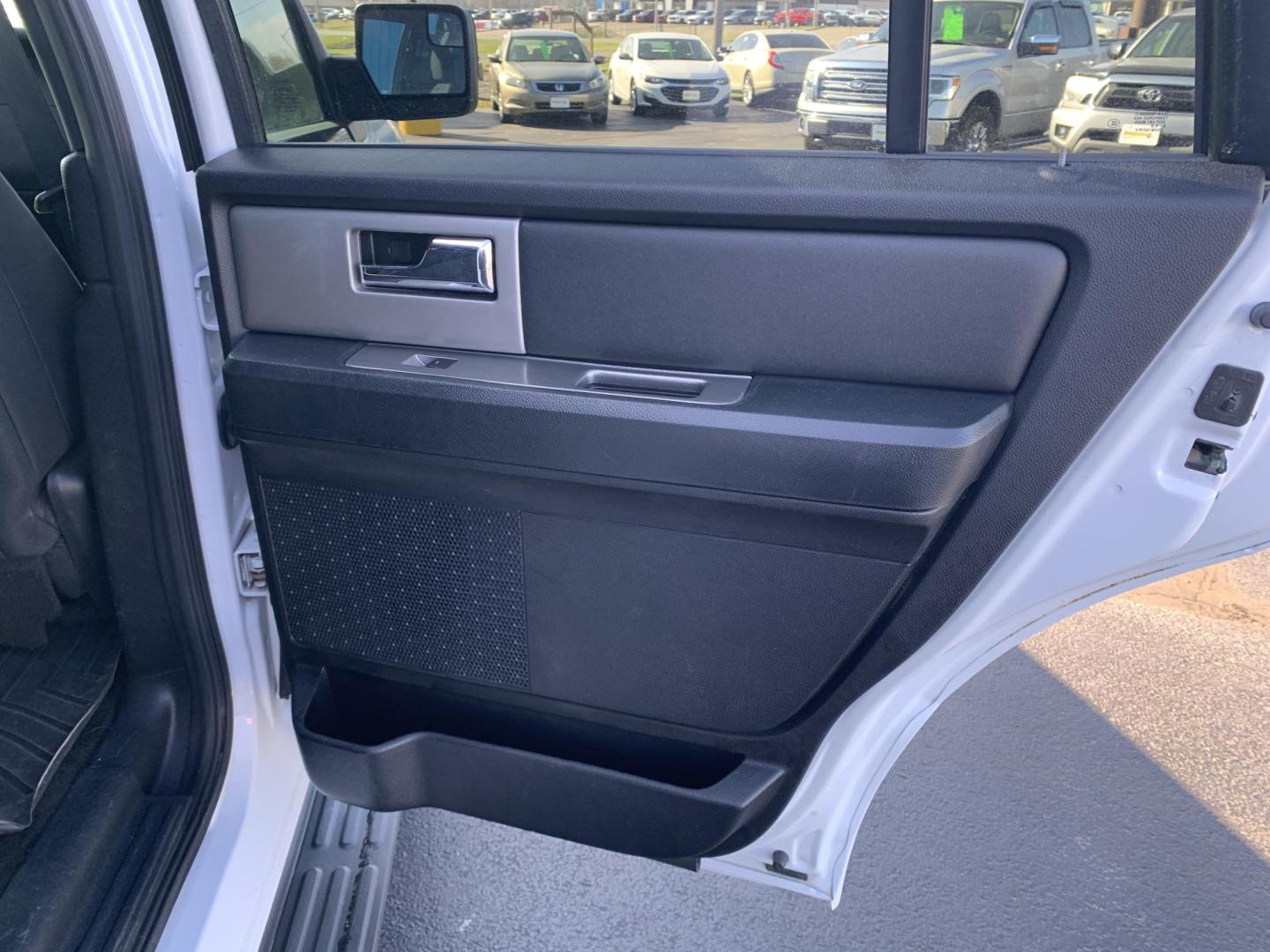 2017 WHITE /Black Cloth Ford Expedition XLT 4WD (1FMJU1JT6HE) with an 3.5L V6 engine, Automatic transmission, located at 506 S. Kingshighway, Cape Girardeau, MO, 63703, (573) 235-5000, 37.294991, -89.553635 - 2017 Ford Expedition XLT 146xxx miles 4 Wheel Drive 3.5L V6 Automatic 3rd Row Backup Camera Power Driver Seat Bluetooth Cruise Power Windows/Locks/Mirrors We have financing available and we accept trades! Fill out a credit application on our website or come by today! If you have any ques - Photo#17