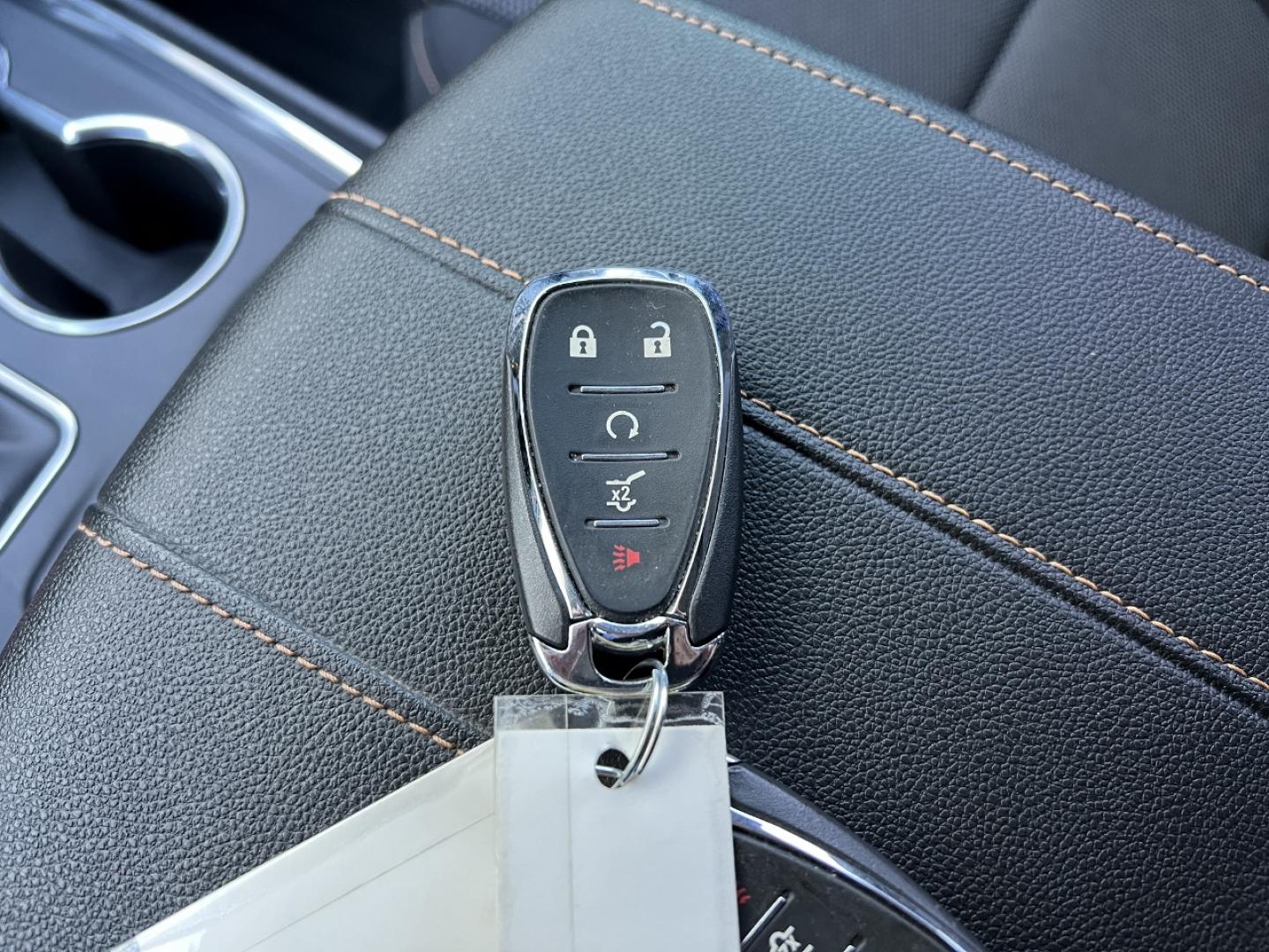 2021 SILVER /Black Cloth Chevrolet Traverse LT FWD (1GNERGKW4MJ) with an 3.6L V6 DOHC 24V engine, Automatic transmission, located at 506 S. Kingshighway, Cape Girardeau, MO, 63703, (573) 235-5000, 37.294991, -89.553635 - 2021 Chevrolet Traverse LT 1-Owner Only 37xxx miles Front Wheel Drive 3.6L V6 Automatic 3rd Row Backup Camera Power Driver Seat Heated Seats Bluetooth Remote Start Cruise Power Windows/Locks/Mirrors We have financing available and we accept trades! Fill out a credit application on our - Photo#5