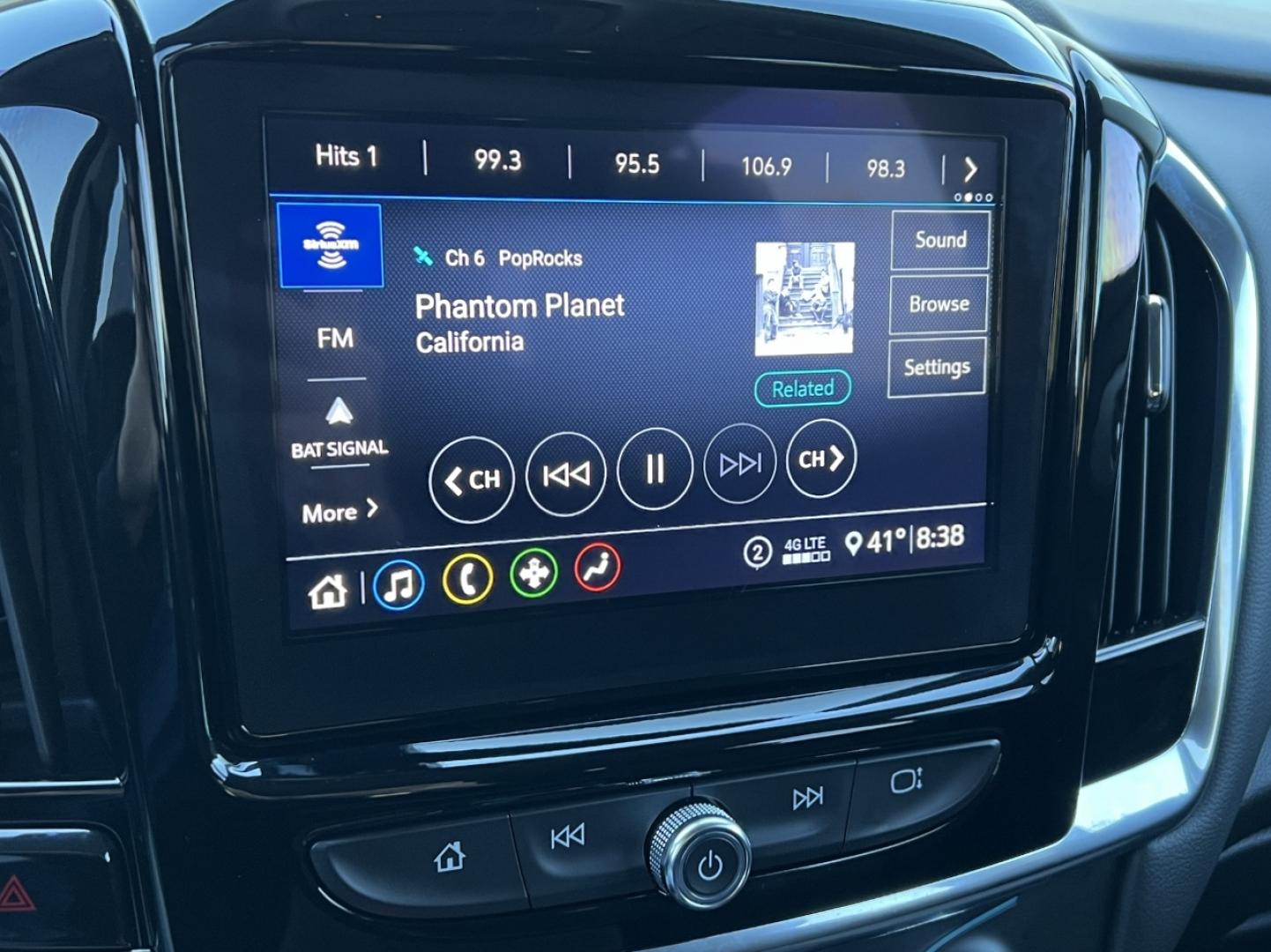 2021 SILVER /Black Cloth Chevrolet Traverse LT FWD (1GNERGKW4MJ) with an 3.6L V6 DOHC 24V engine, Automatic transmission, located at 506 S. Kingshighway, Cape Girardeau, MO, 63703, (573) 235-5000, 37.294991, -89.553635 - 2021 Chevrolet Traverse LT 1-Owner Only 37xxx miles Front Wheel Drive 3.6L V6 Automatic 3rd Row Backup Camera Power Driver Seat Heated Seats Bluetooth Remote Start Cruise Power Windows/Locks/Mirrors We have financing available and we accept trades! Fill out a credit application on our - Photo#28