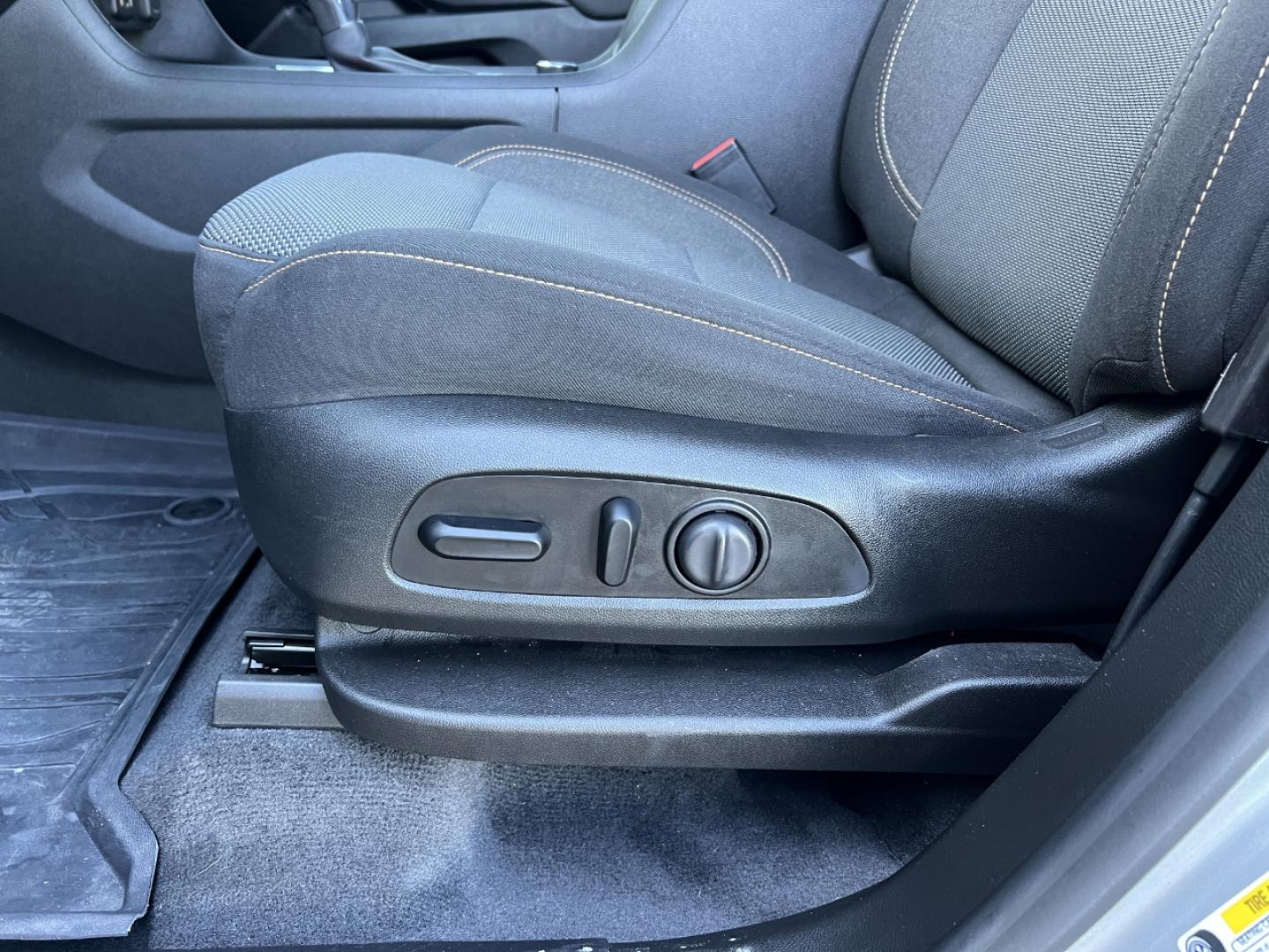 2021 SILVER /Black Cloth Chevrolet Traverse LT FWD (1GNERGKW4MJ) with an 3.6L V6 DOHC 24V engine, Automatic transmission, located at 506 S. Kingshighway, Cape Girardeau, MO, 63703, (573) 235-5000, 37.294991, -89.553635 - 2021 Chevrolet Traverse LT 1-Owner Only 37xxx miles Front Wheel Drive 3.6L V6 Automatic 3rd Row Backup Camera Power Driver Seat Heated Seats Bluetooth Remote Start Cruise Power Windows/Locks/Mirrors We have financing available and we accept trades! Fill out a credit application on our - Photo#4