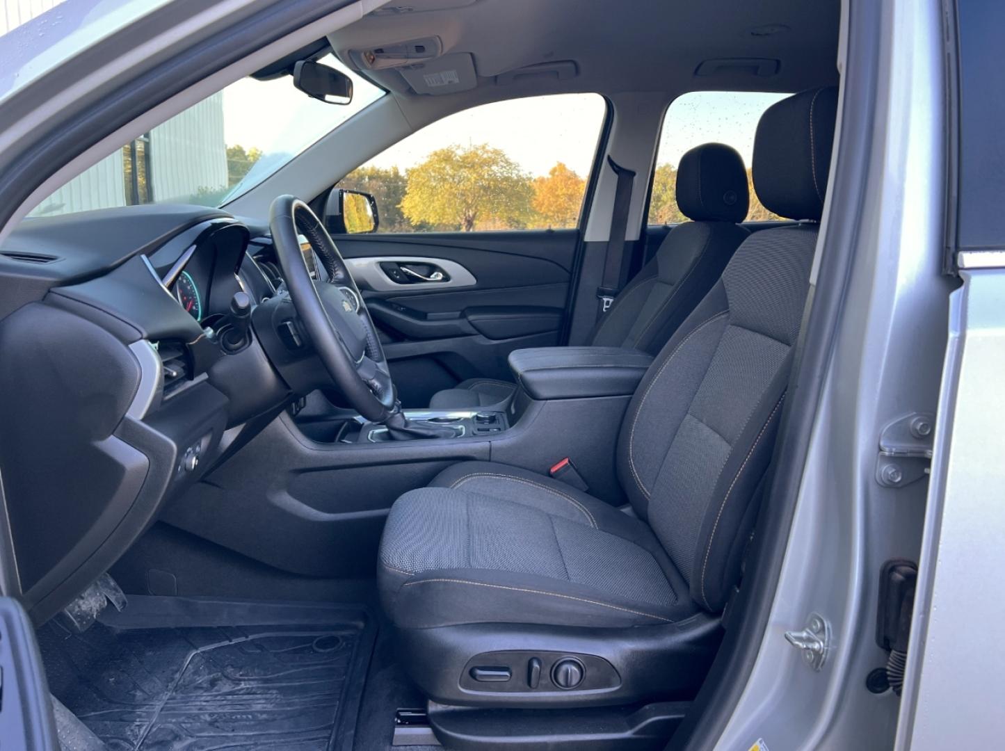 2021 SILVER /Black Cloth Chevrolet Traverse LT FWD (1GNERGKW4MJ) with an 3.6L V6 DOHC 24V engine, Automatic transmission, located at 506 S. Kingshighway, Cape Girardeau, MO, 63703, (573) 235-5000, 37.294991, -89.553635 - 2021 Chevrolet Traverse LT 1-Owner Only 37xxx miles Front Wheel Drive 3.6L V6 Automatic 3rd Row Backup Camera Power Driver Seat Heated Seats Bluetooth Remote Start Cruise Power Windows/Locks/Mirrors We have financing available and we accept trades! Fill out a credit application on our - Photo#14