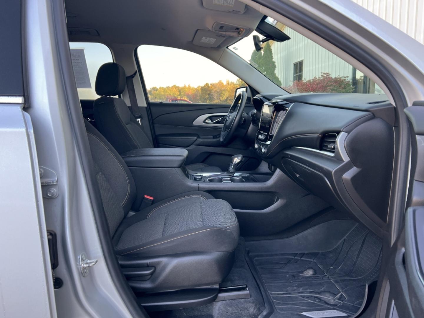 2021 SILVER /Black Cloth Chevrolet Traverse LT FWD (1GNERGKW4MJ) with an 3.6L V6 DOHC 24V engine, Automatic transmission, located at 506 S. Kingshighway, Cape Girardeau, MO, 63703, (573) 235-5000, 37.294991, -89.553635 - 2021 Chevrolet Traverse LT 1-Owner Only 37xxx miles Front Wheel Drive 3.6L V6 Automatic 3rd Row Backup Camera Power Driver Seat Heated Seats Bluetooth Remote Start Cruise Power Windows/Locks/Mirrors We have financing available and we accept trades! Fill out a credit application on our - Photo#16