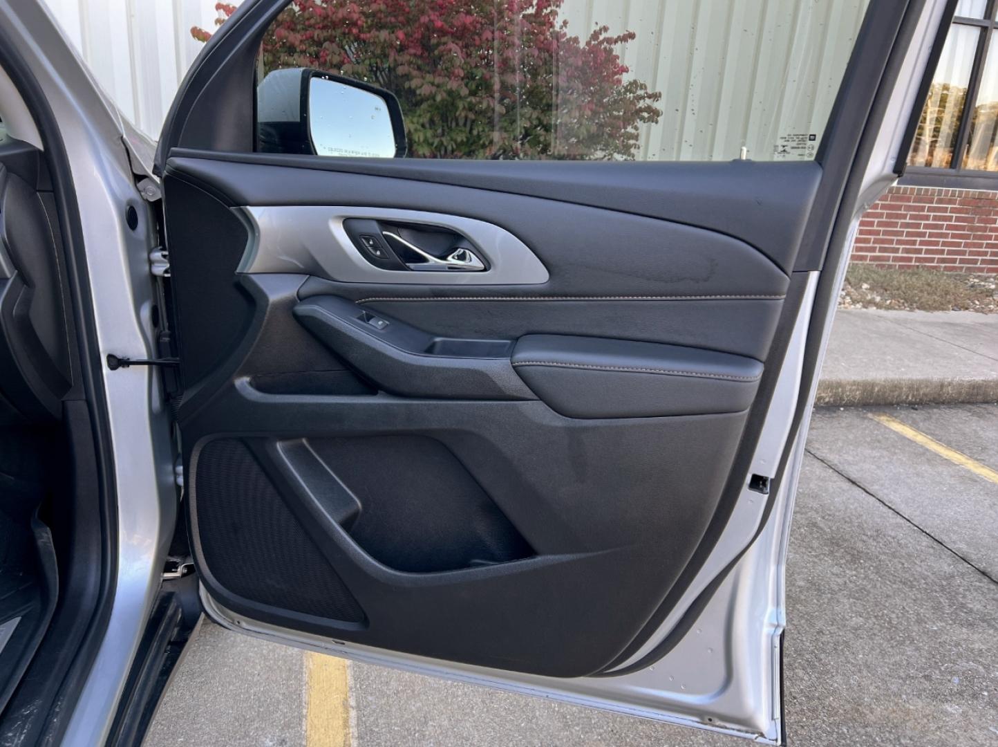 2021 SILVER /Black Cloth Chevrolet Traverse LT FWD (1GNERGKW4MJ) with an 3.6L V6 DOHC 24V engine, Automatic transmission, located at 506 S. Kingshighway, Cape Girardeau, MO, 63703, (573) 235-5000, 37.294991, -89.553635 - 2021 Chevrolet Traverse LT 1-Owner Only 37xxx miles Front Wheel Drive 3.6L V6 Automatic 3rd Row Backup Camera Power Driver Seat Heated Seats Bluetooth Remote Start Cruise Power Windows/Locks/Mirrors We have financing available and we accept trades! Fill out a credit application on our - Photo#15