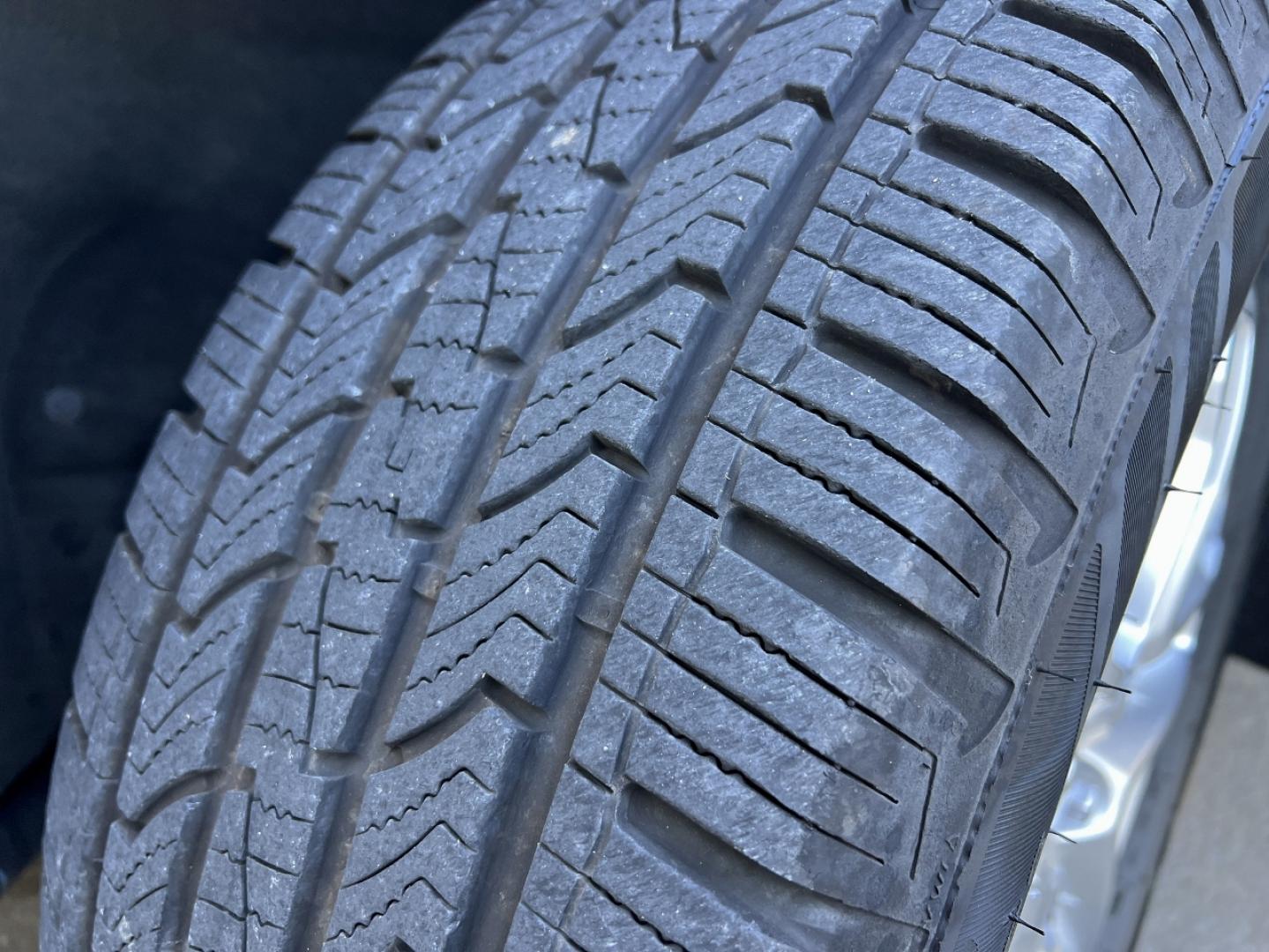 2021 SILVER /Black Cloth Chevrolet Traverse LT FWD (1GNERGKW4MJ) with an 3.6L V6 DOHC 24V engine, Automatic transmission, located at 506 S. Kingshighway, Cape Girardeau, MO, 63703, (573) 235-5000, 37.294991, -89.553635 - 2021 Chevrolet Traverse LT 1-Owner Only 37xxx miles Front Wheel Drive 3.6L V6 Automatic 3rd Row Backup Camera Power Driver Seat Heated Seats Bluetooth Remote Start Cruise Power Windows/Locks/Mirrors We have financing available and we accept trades! Fill out a credit application on our - Photo#39