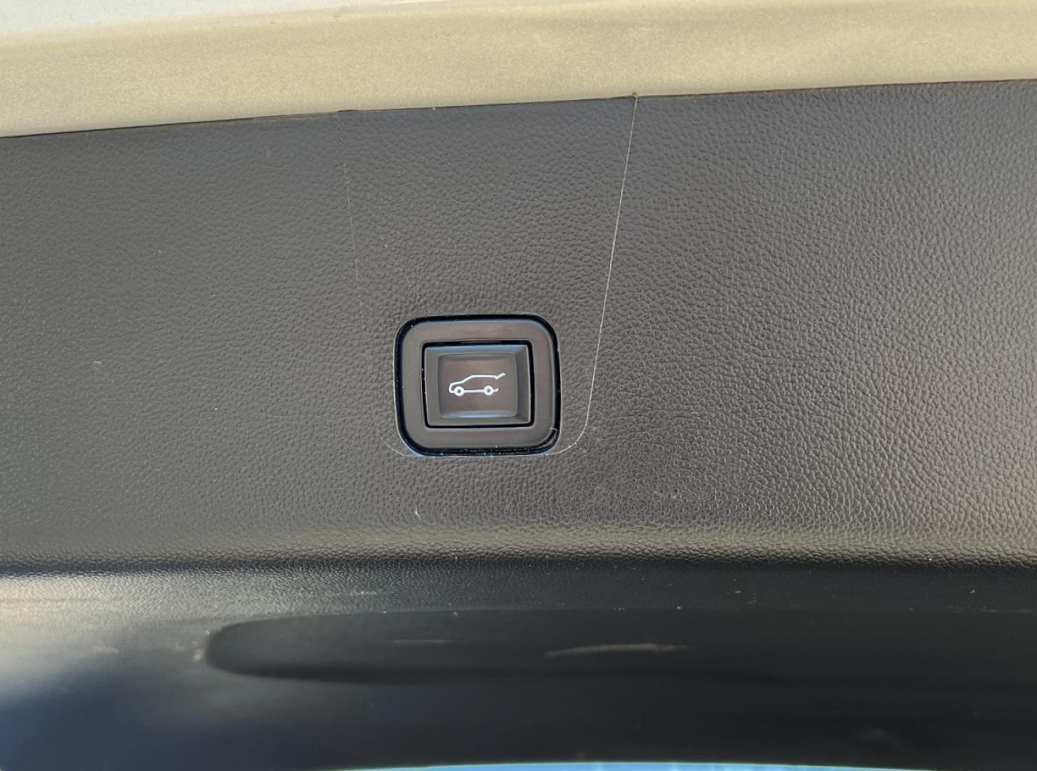 2021 SILVER /Black Cloth Chevrolet Traverse LT FWD (1GNERGKW4MJ) with an 3.6L V6 DOHC 24V engine, Automatic transmission, located at 506 S. Kingshighway, Cape Girardeau, MO, 63703, (573) 235-5000, 37.294991, -89.553635 - 2021 Chevrolet Traverse LT 1-Owner Only 37xxx miles Front Wheel Drive 3.6L V6 Automatic 3rd Row Backup Camera Power Driver Seat Heated Seats Bluetooth Remote Start Cruise Power Windows/Locks/Mirrors We have financing available and we accept trades! Fill out a credit application on our - Photo#22