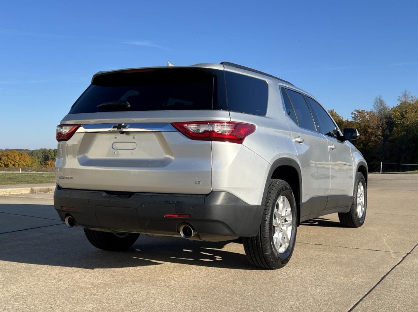2021 SILVER /Black Cloth Chevrolet Traverse LT FWD (1GNERGKW4MJ) with an 3.6L V6 DOHC 24V engine, Automatic transmission, located at 506 S. Kingshighway, Cape Girardeau, MO, 63703, (573) 235-5000, 37.294991, -89.553635 - 2021 Chevrolet Traverse LT 1-Owner Only 37xxx miles Front Wheel Drive 3.6L V6 Automatic 3rd Row Backup Camera Power Driver Seat Heated Seats Bluetooth Remote Start Cruise Power Windows/Locks/Mirrors We have financing available and we accept trades! Fill out a credit application on our - Photo#9