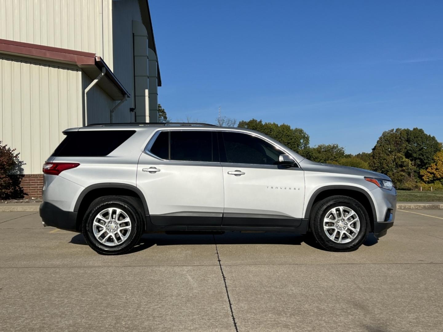 2021 SILVER /Black Cloth Chevrolet Traverse LT FWD (1GNERGKW4MJ) with an 3.6L V6 DOHC 24V engine, Automatic transmission, located at 506 S. Kingshighway, Cape Girardeau, MO, 63703, (573) 235-5000, 37.294991, -89.553635 - 2021 Chevrolet Traverse LT 1-Owner Only 37xxx miles Front Wheel Drive 3.6L V6 Automatic 3rd Row Backup Camera Power Driver Seat Heated Seats Bluetooth Remote Start Cruise Power Windows/Locks/Mirrors We have financing available and we accept trades! Fill out a credit application on our - Photo#8